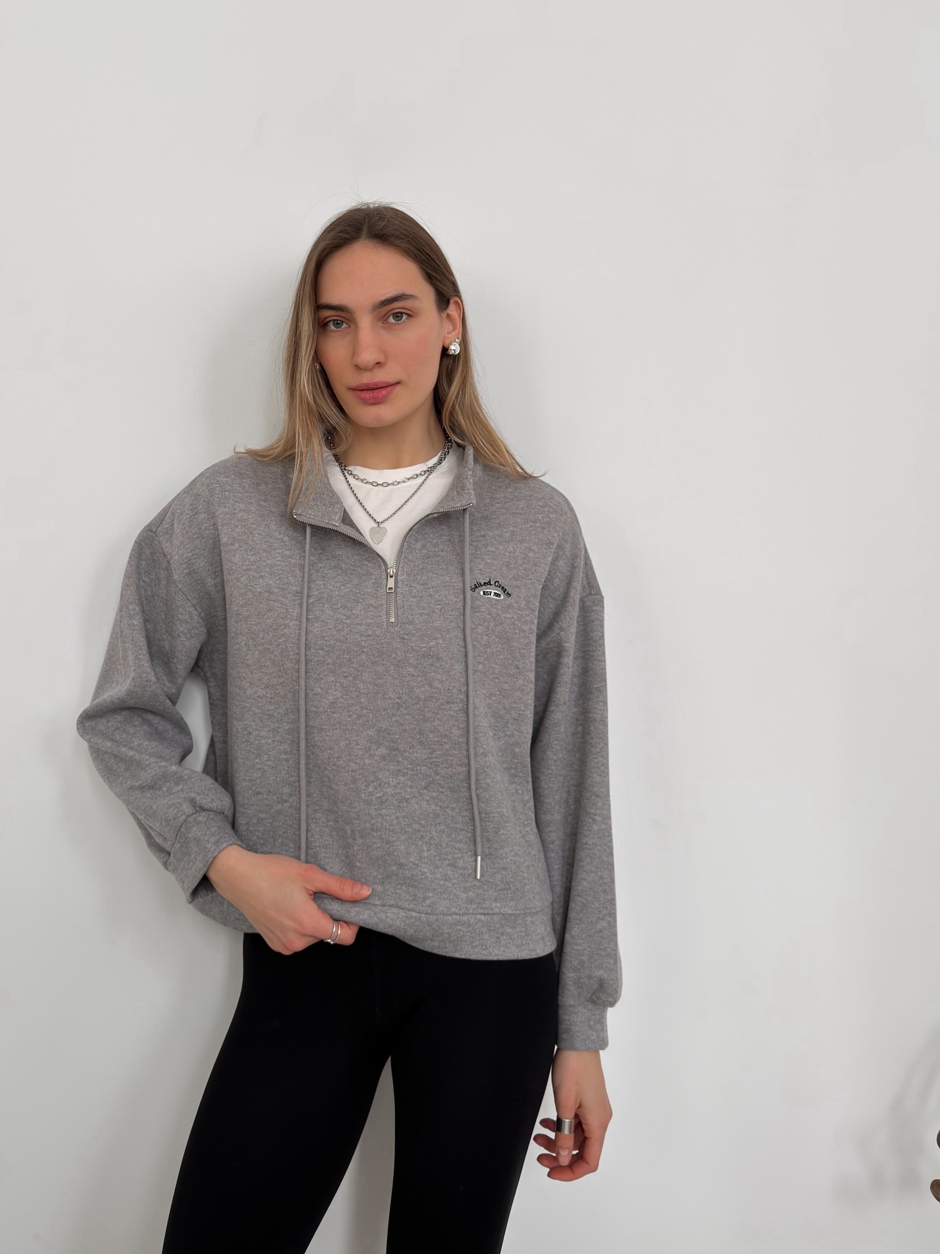 Свитшот Salted Cream 1618 завязки на вороте