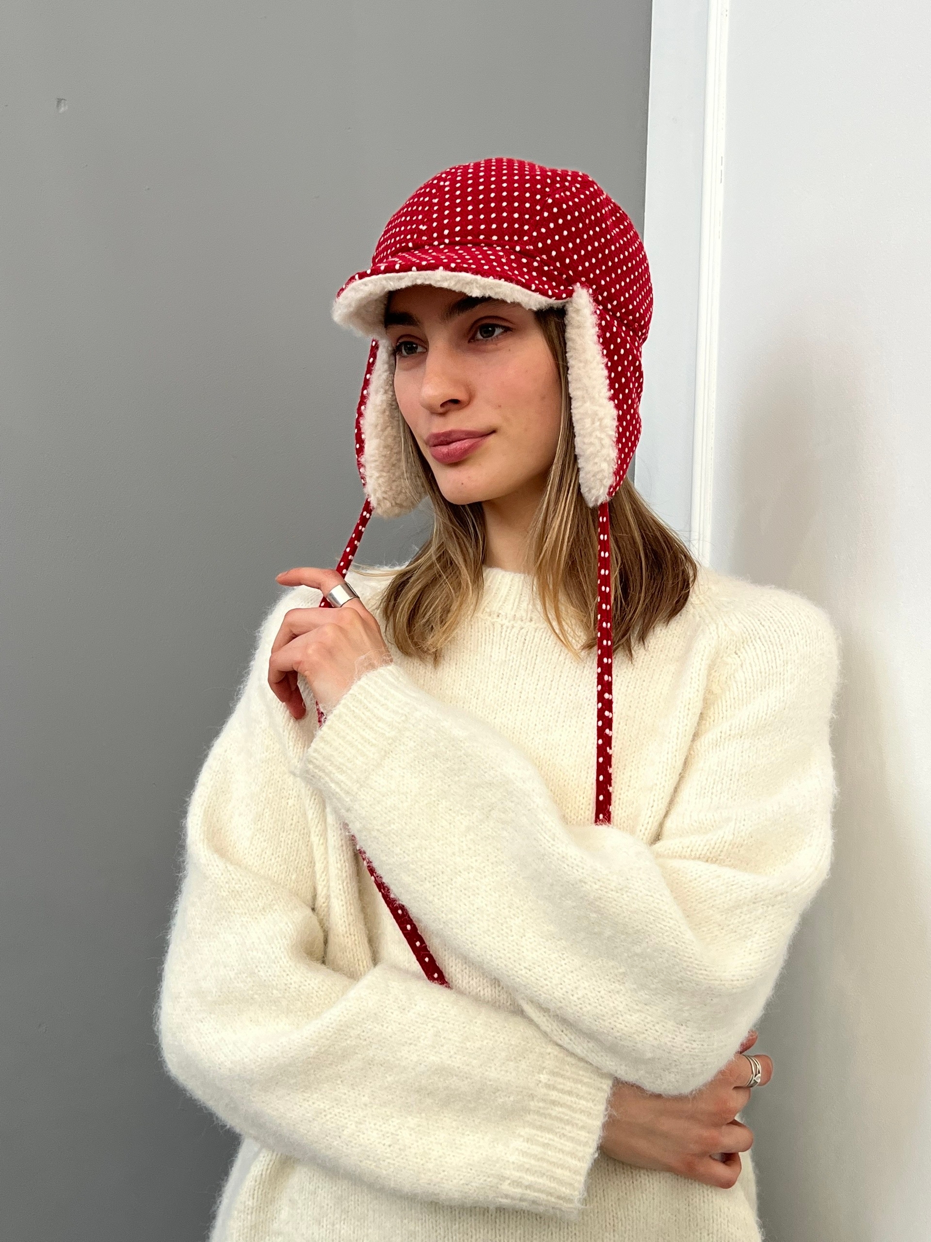 шапка ушанка в горошек на завязках