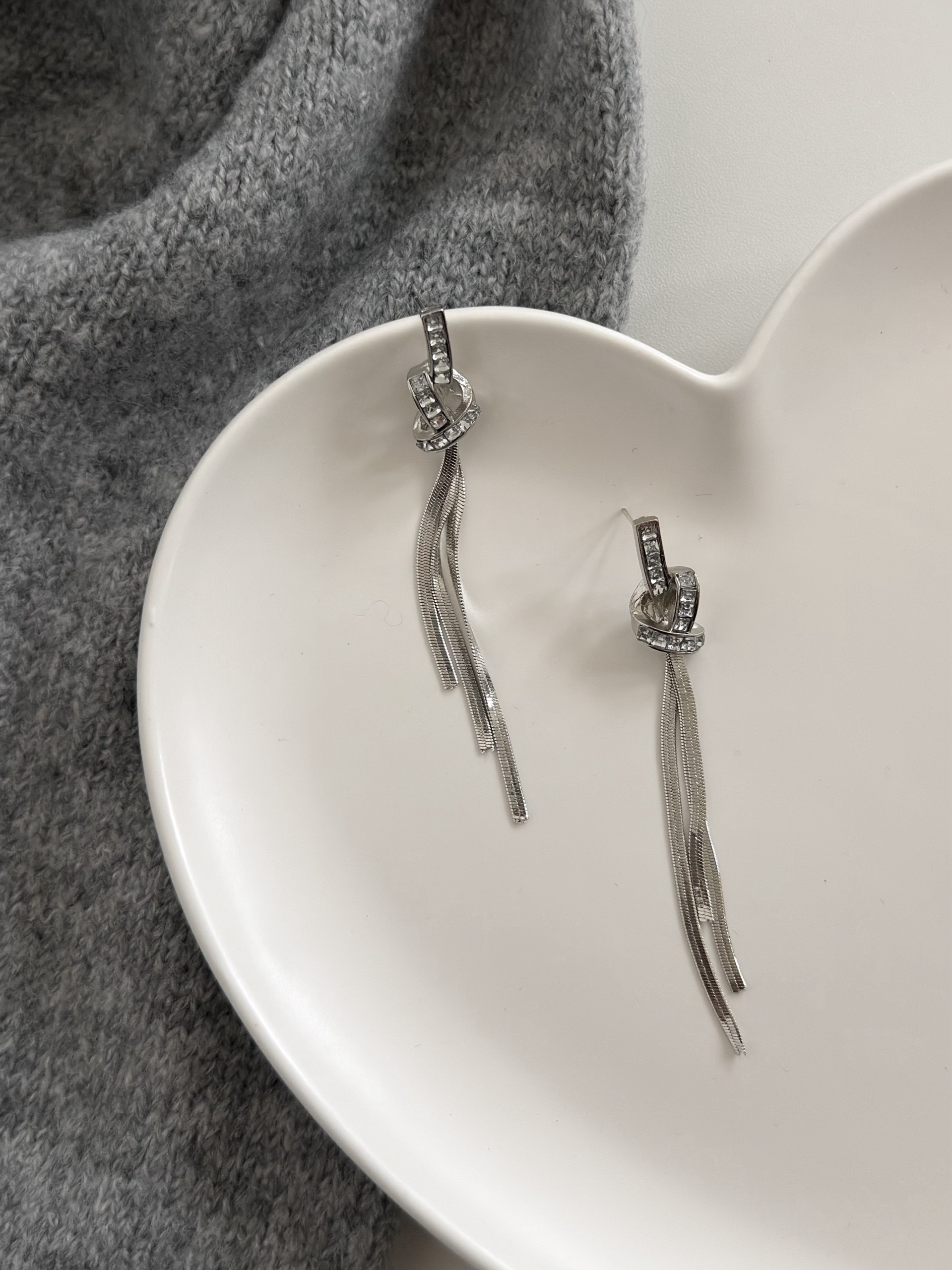 Серьги узел стразы висюльки