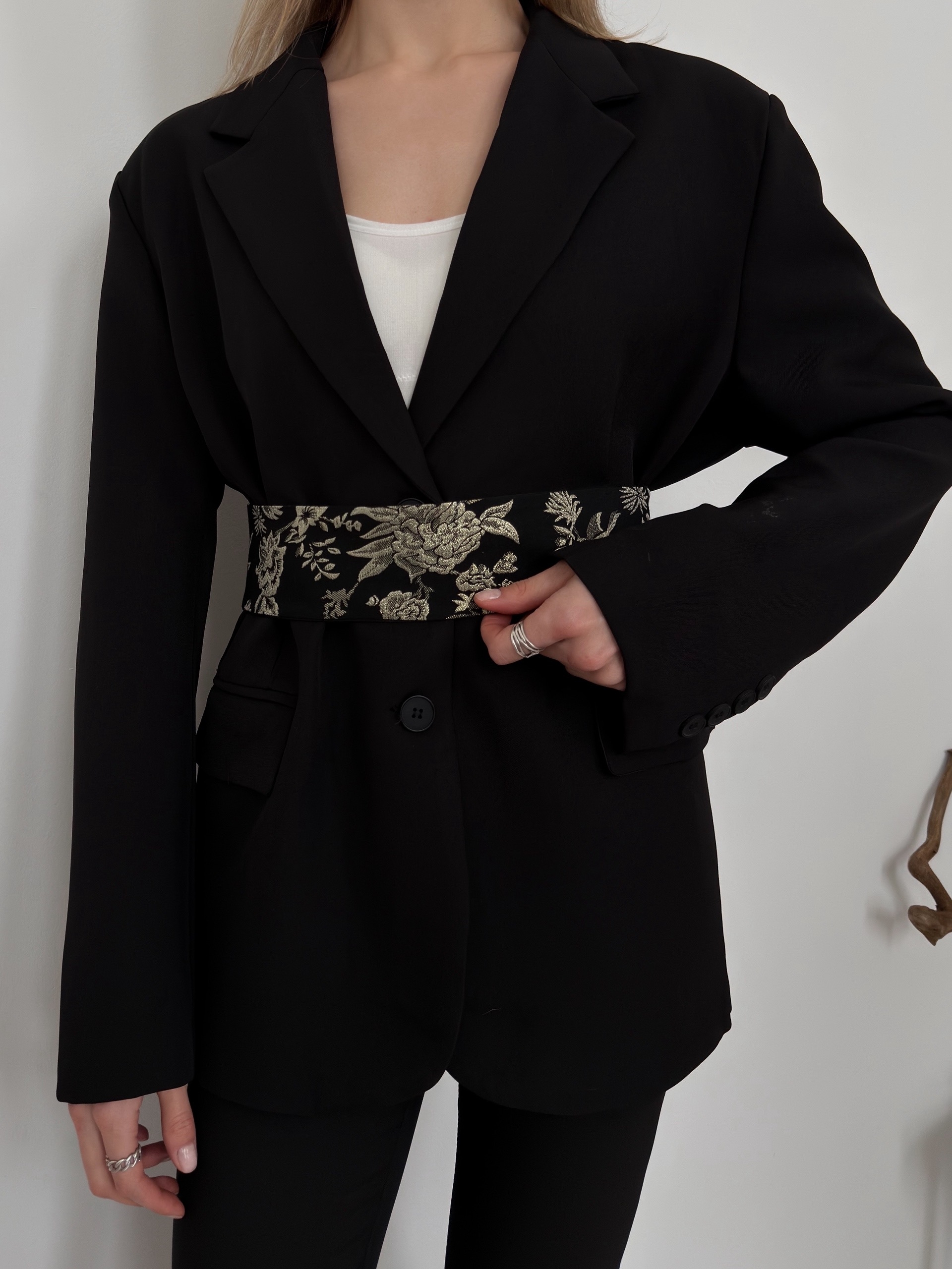 Пояс широкий с вышивкой тканевый