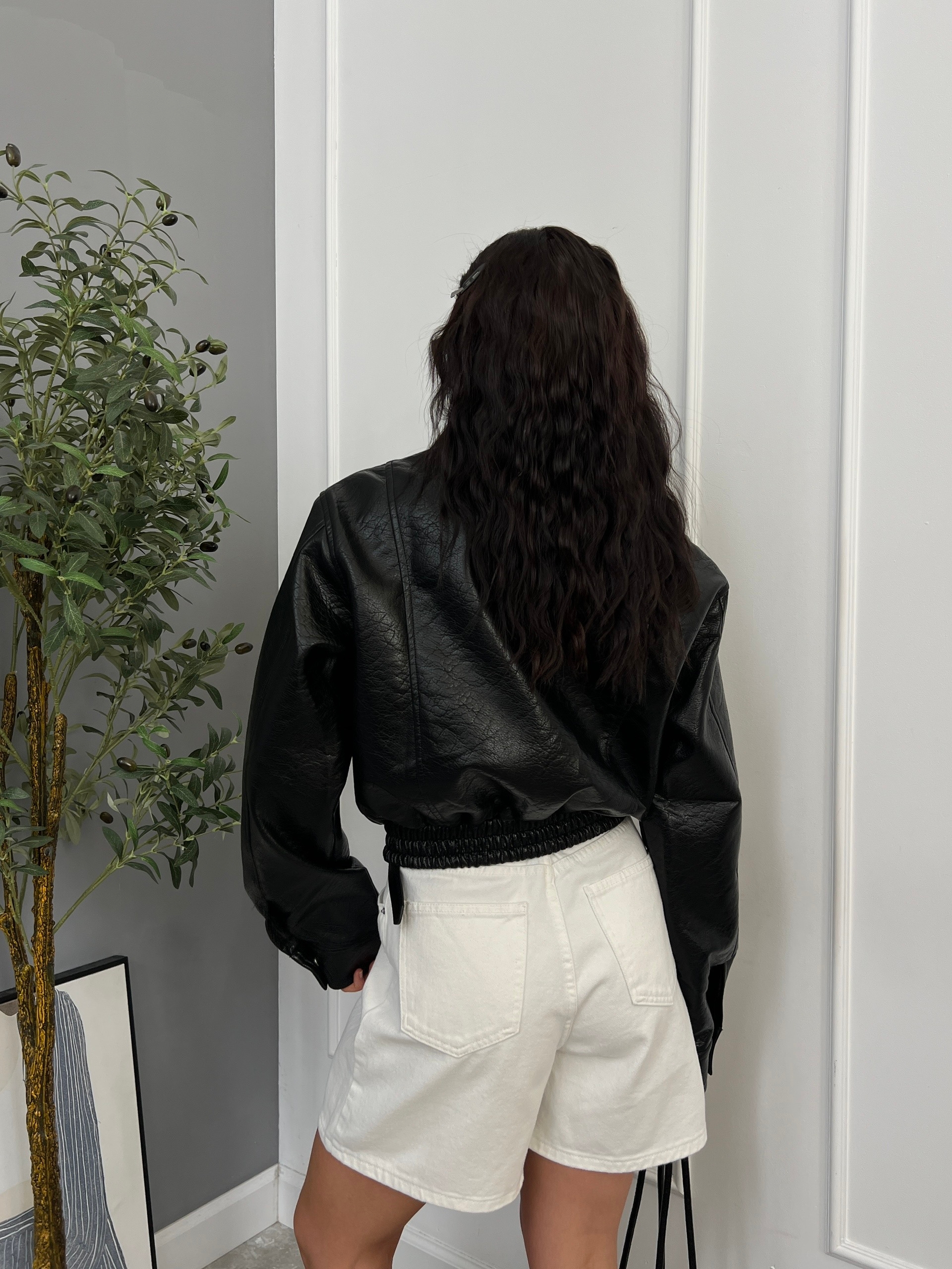 Кожанка Crazy укороченная K84