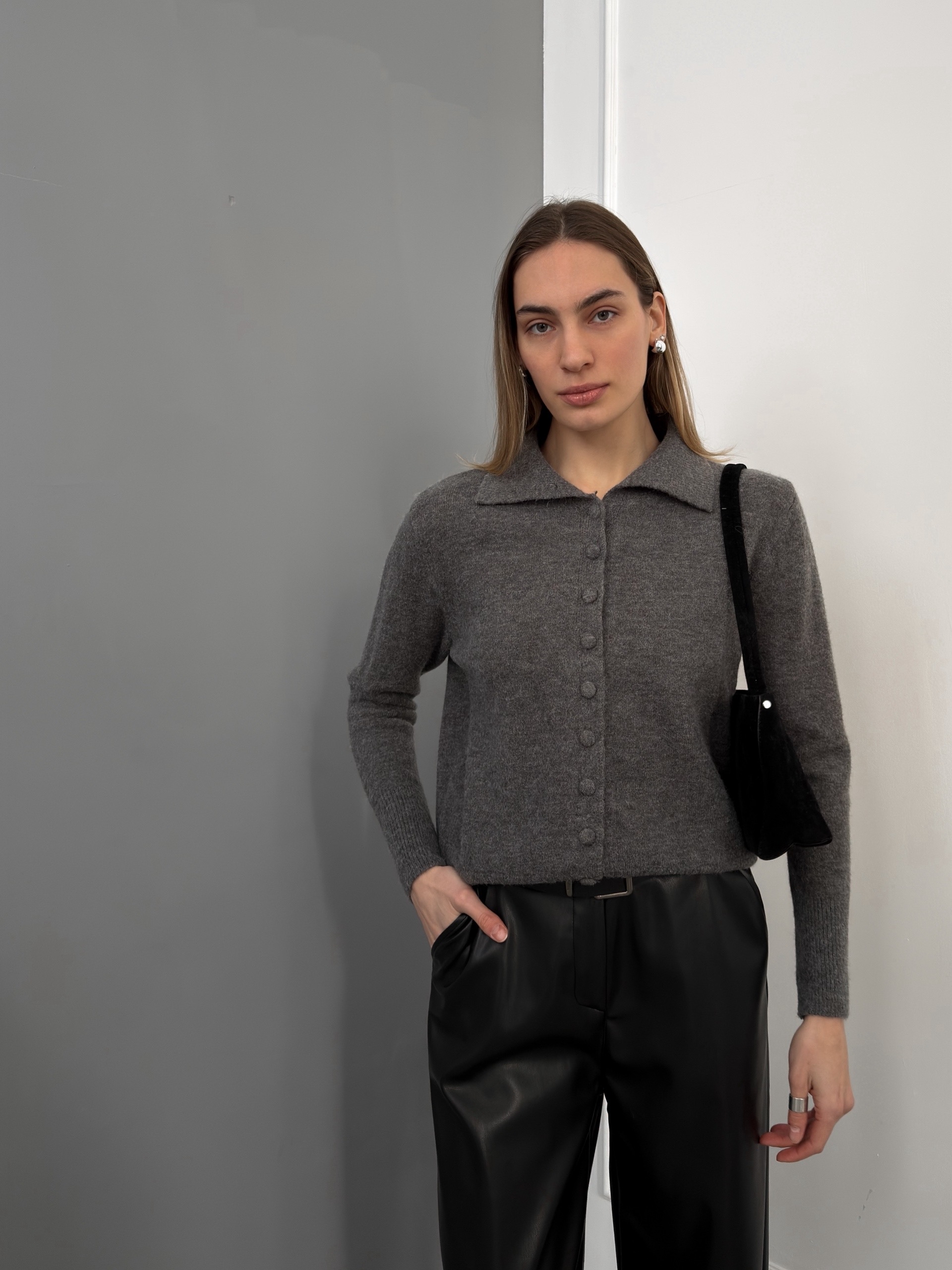 Кардиган MC STUDIO 2038 мягкие пуговки высокий ворот