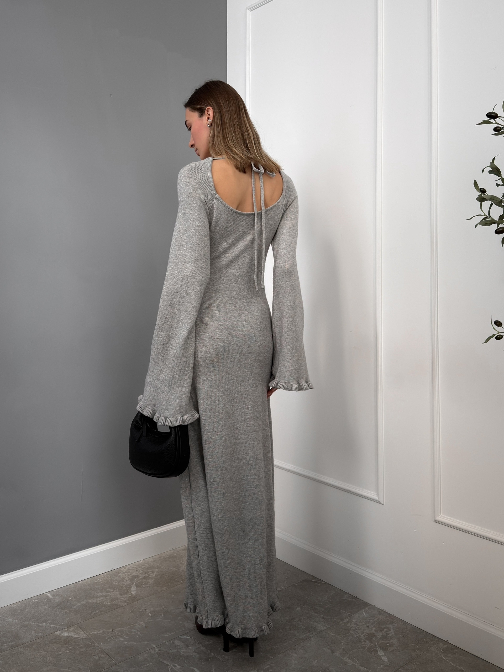 Платье 50381 рюши завязки на спине