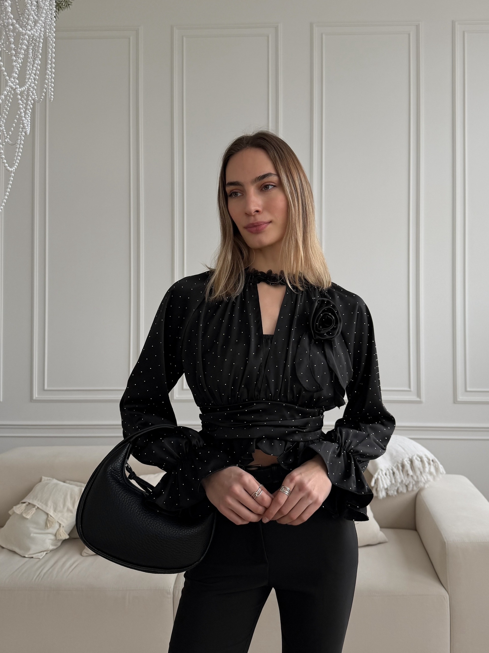 Блуза Fire  стразы+ вырез+брошь