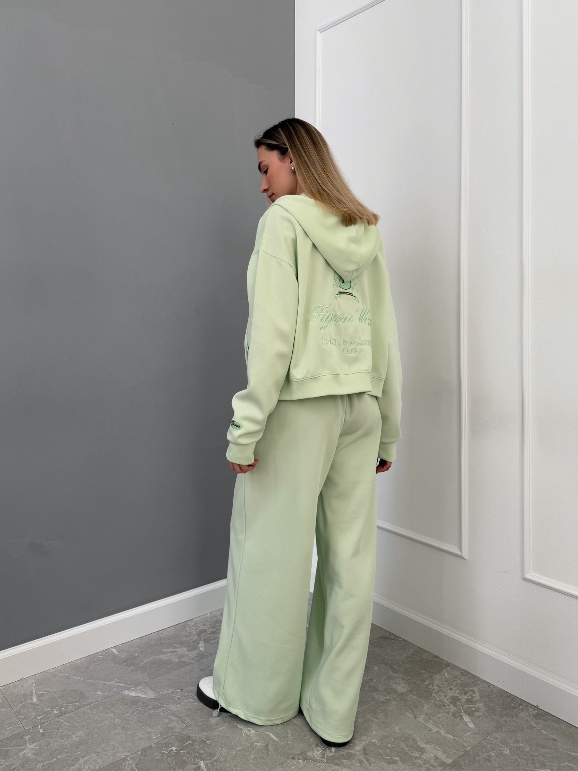 Костюм Korea 291095 толстовка на молнии надпись Figura wear+кюлоты на кулиске