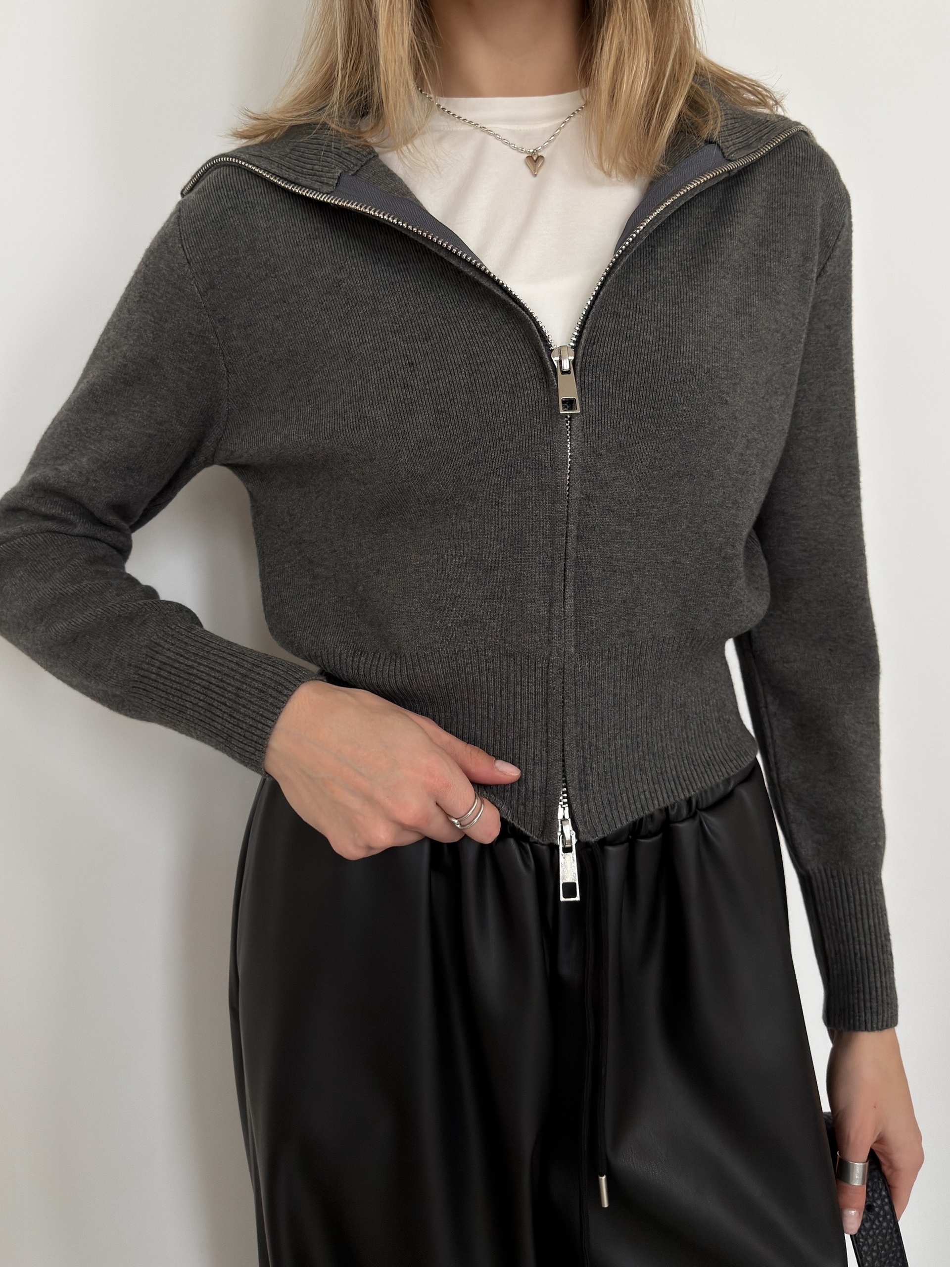 Джемпер на молнии низ рубчик