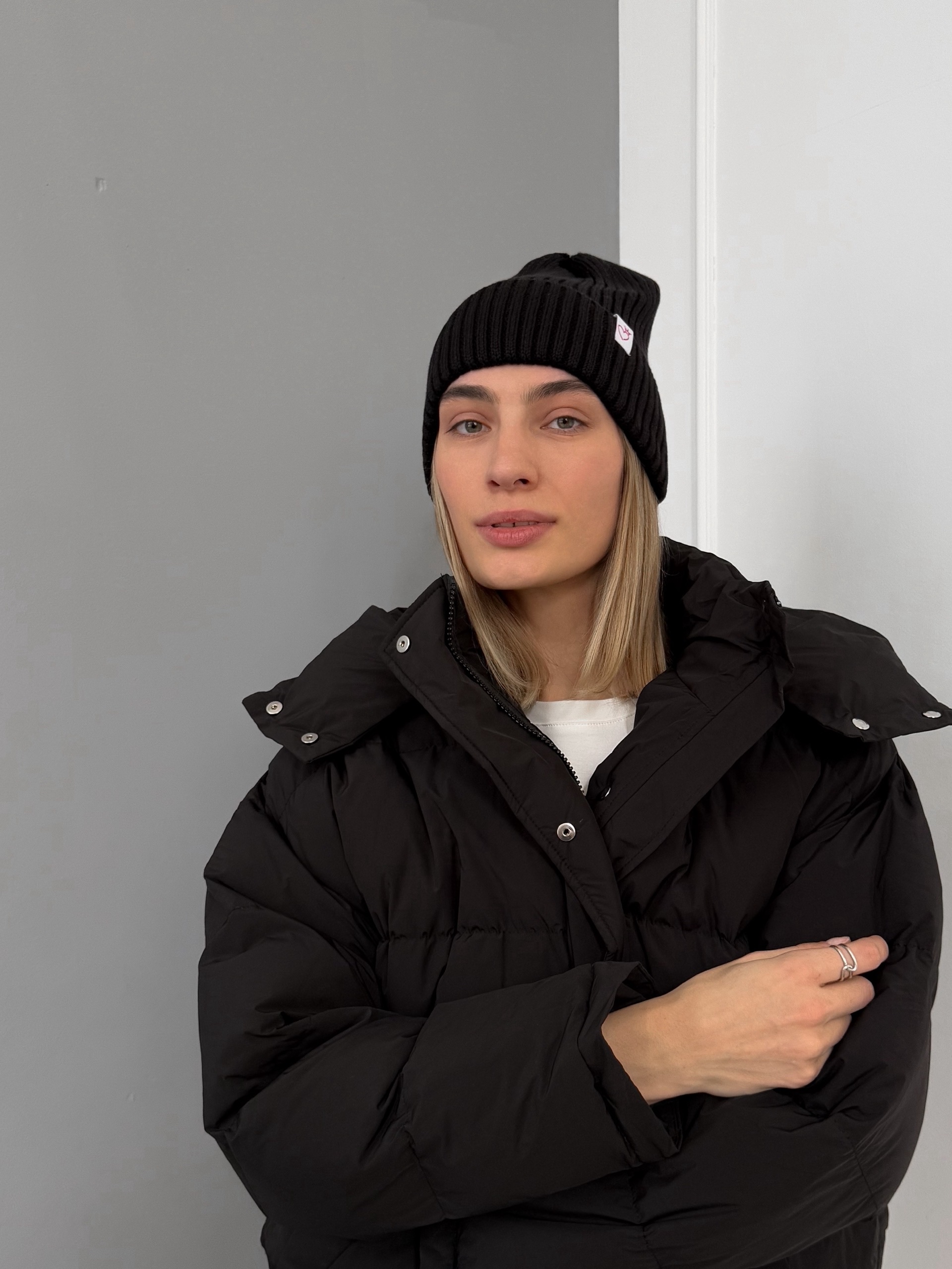 Шапка нашивка мелкая вязка