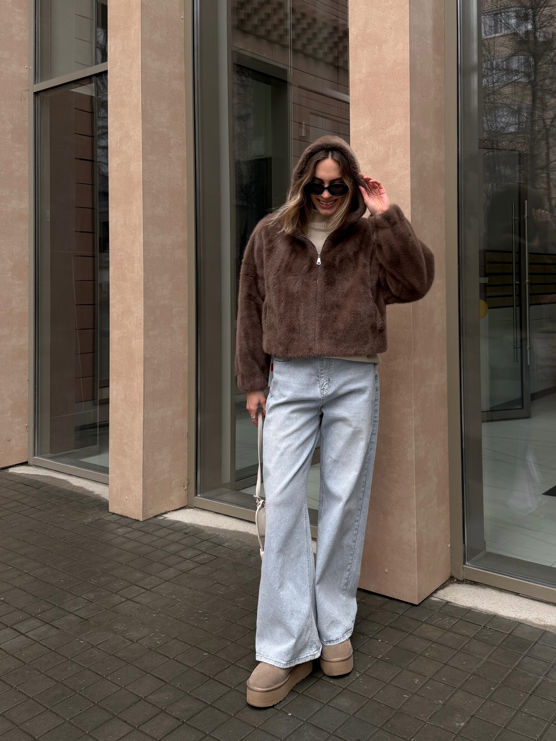 Шубка G93 на молнии с капюшоном