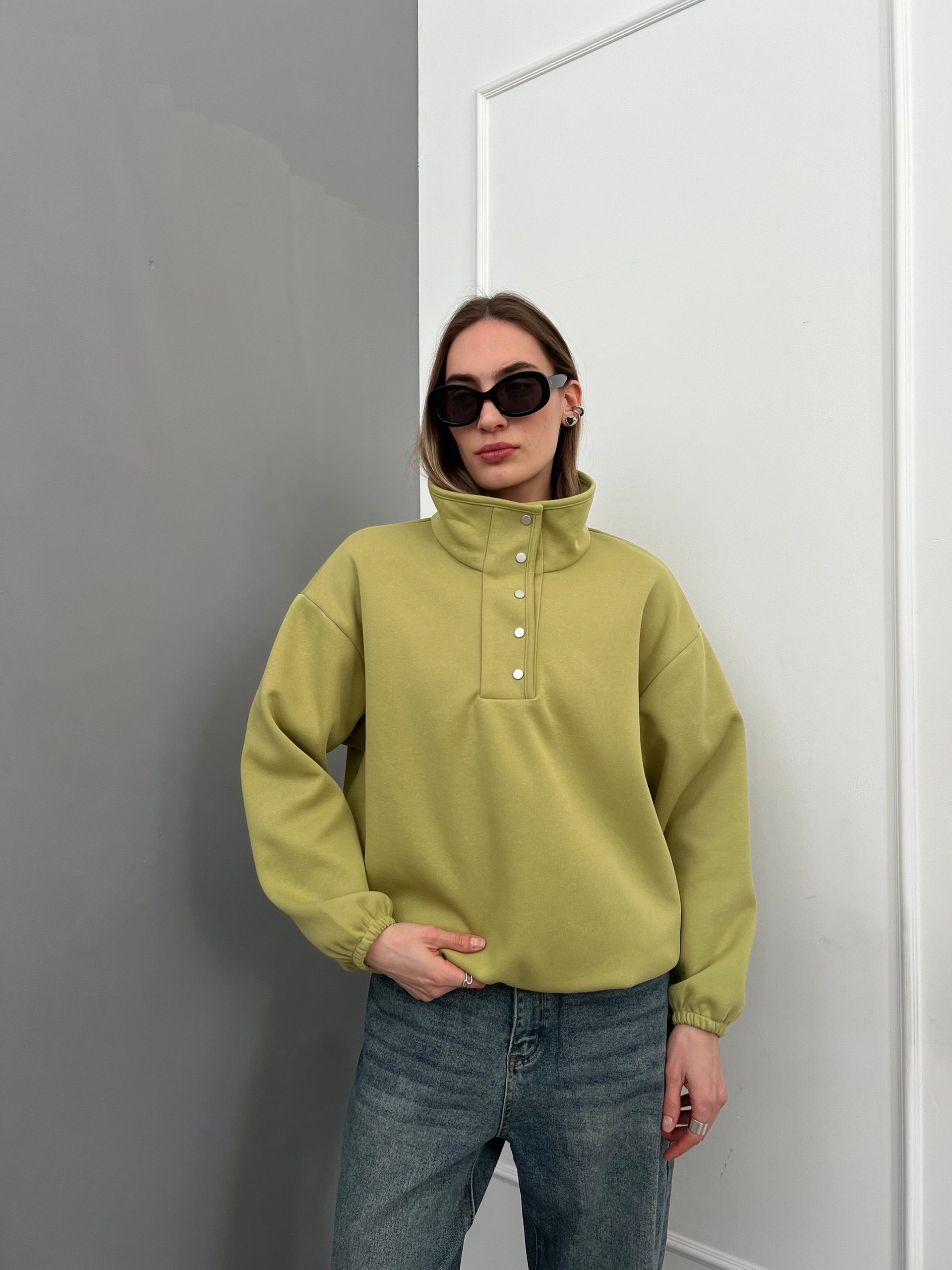 Свитшот W 9302 на заклепках