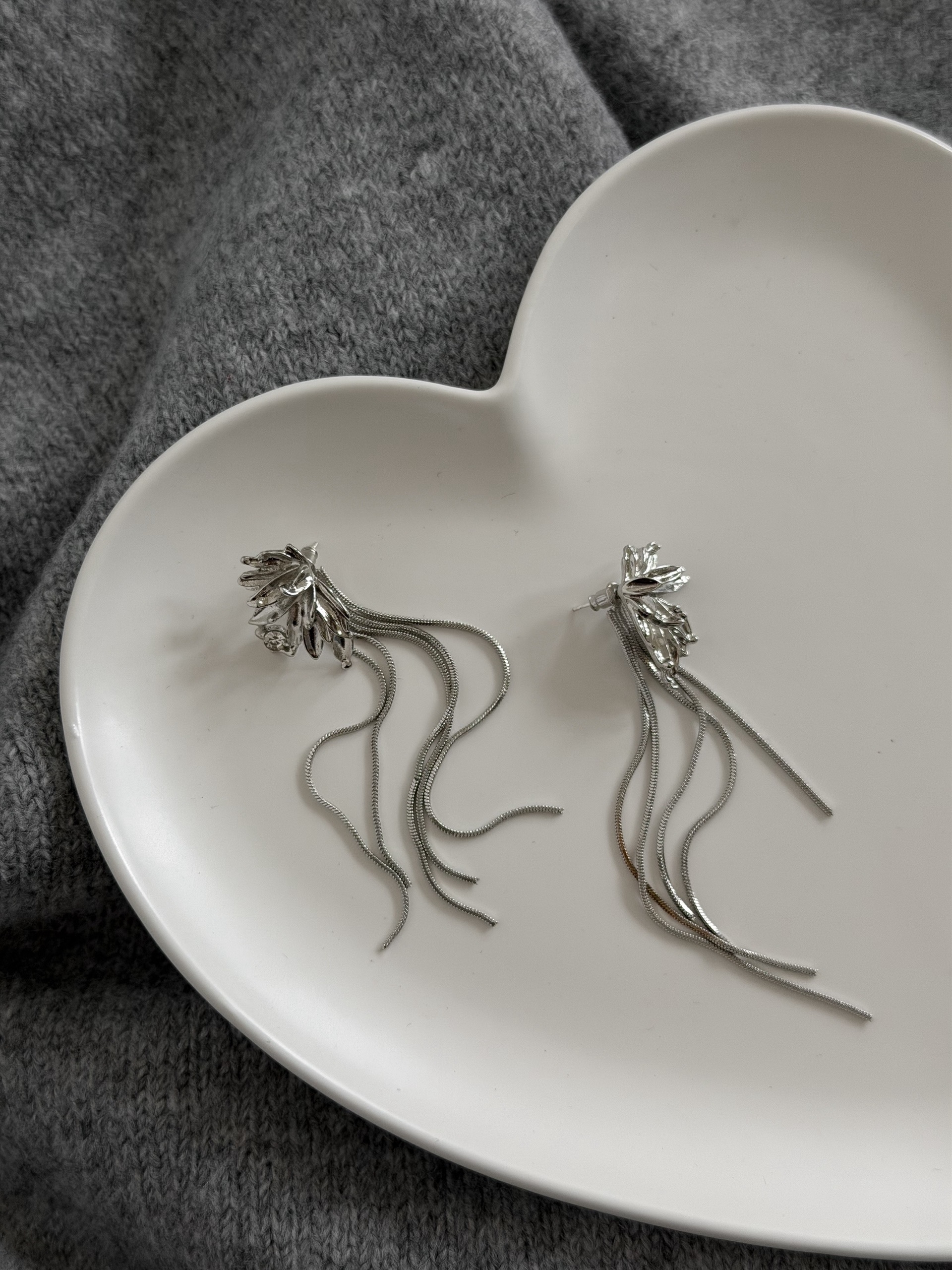 Серьги половина цветка висюльки