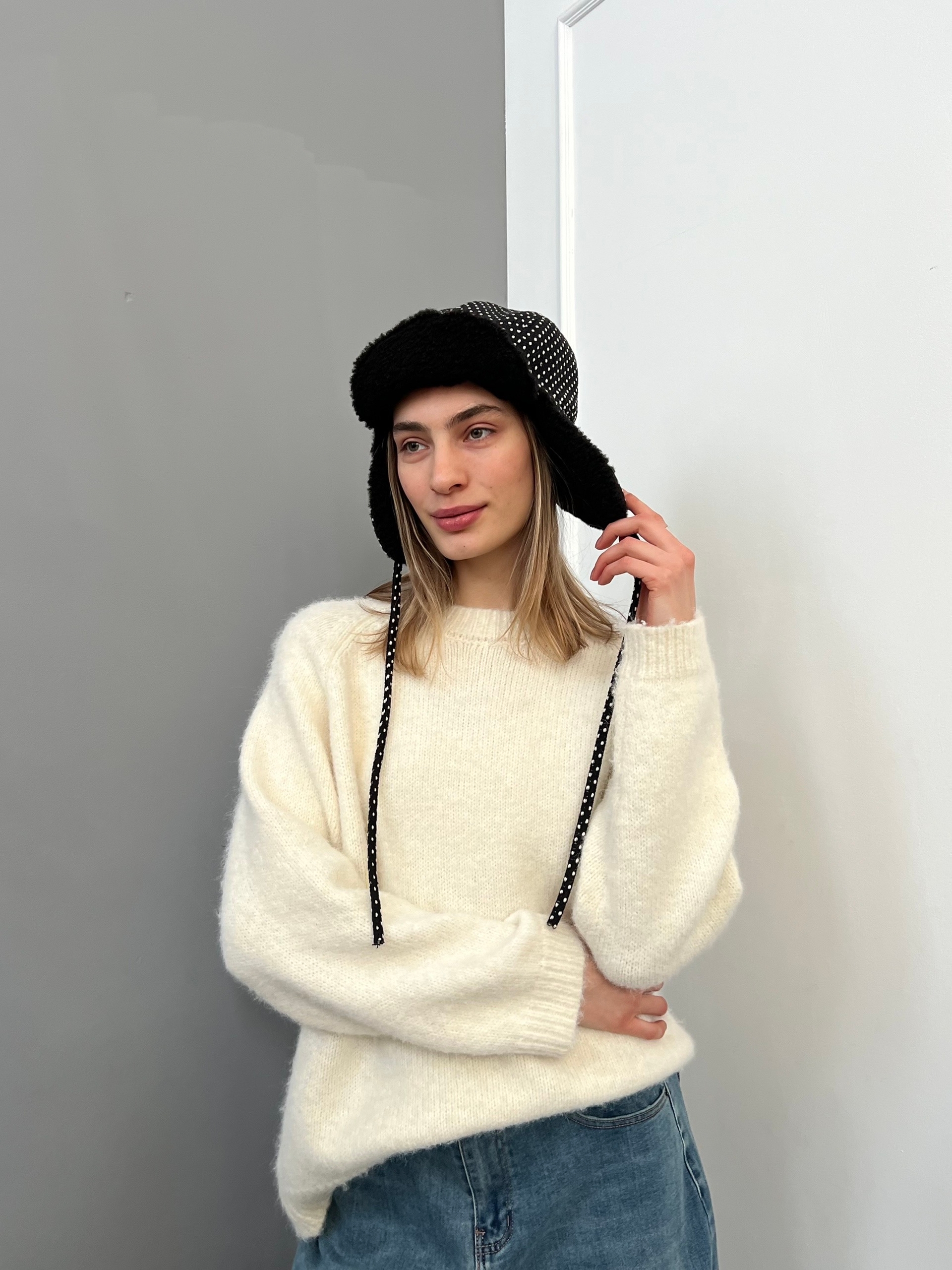 шапка ушанка в горошек на завязках