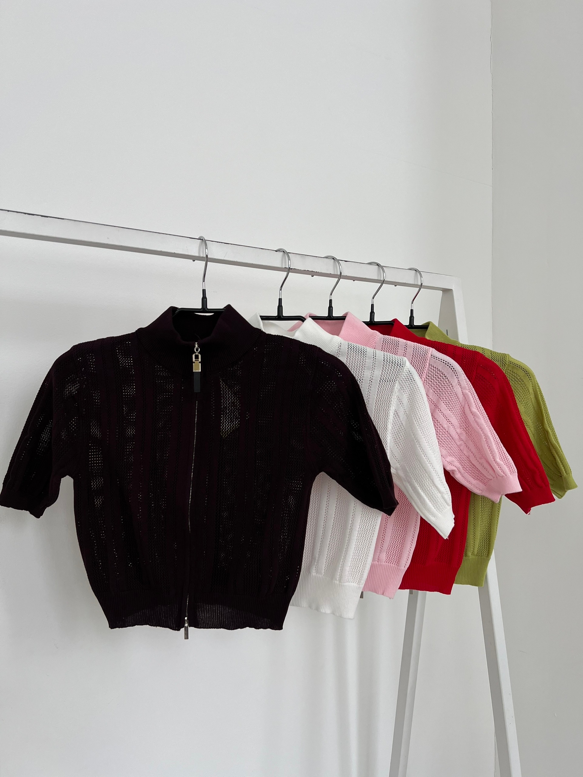 Футболка Korea 267  на замке перфорация