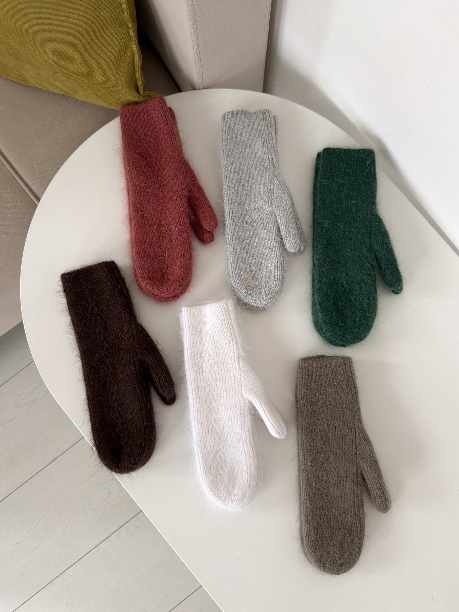 Варежки ангора AX25-027