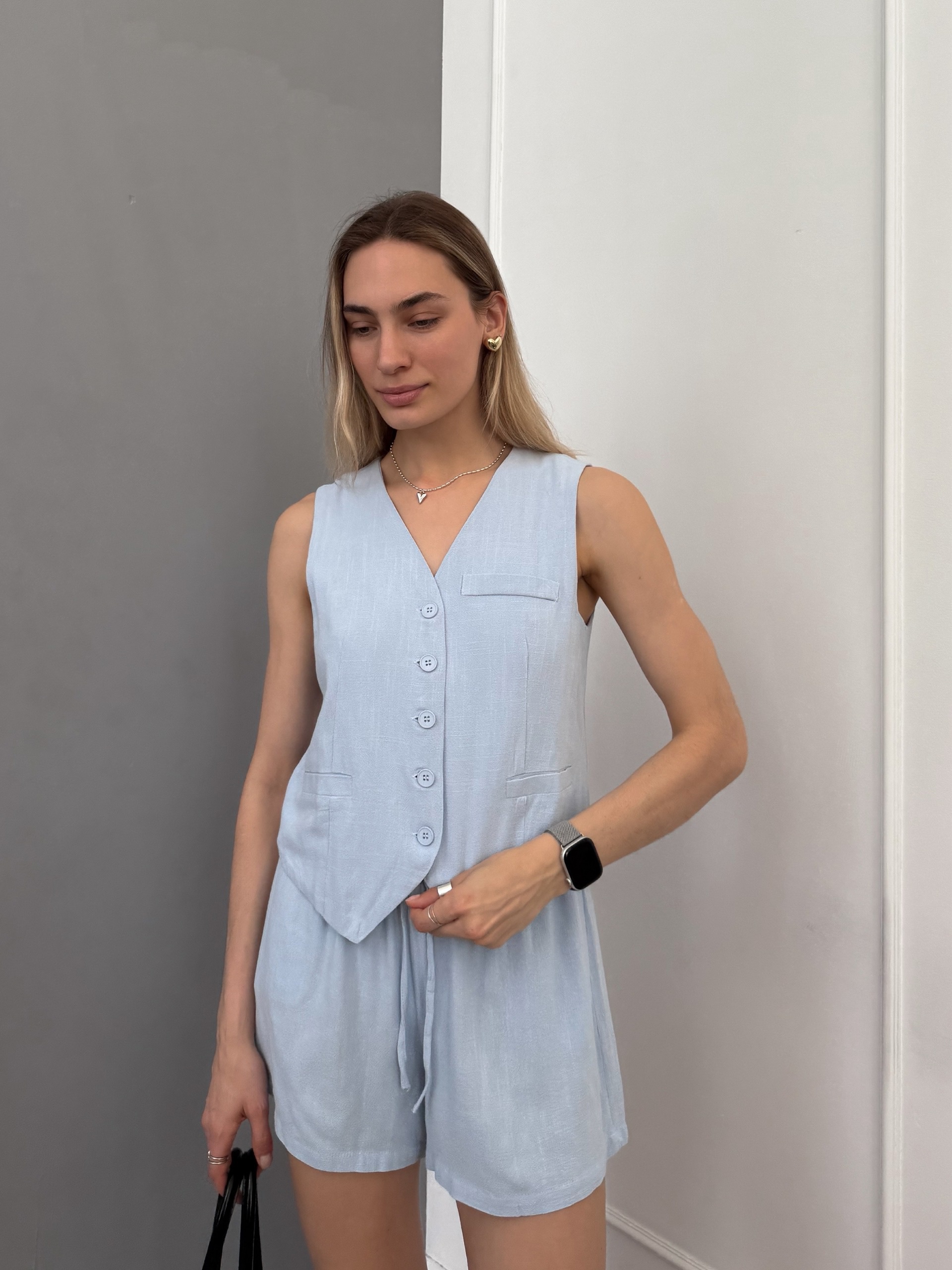 Костюм W 9138 жилетка 4 пуговки+шорты