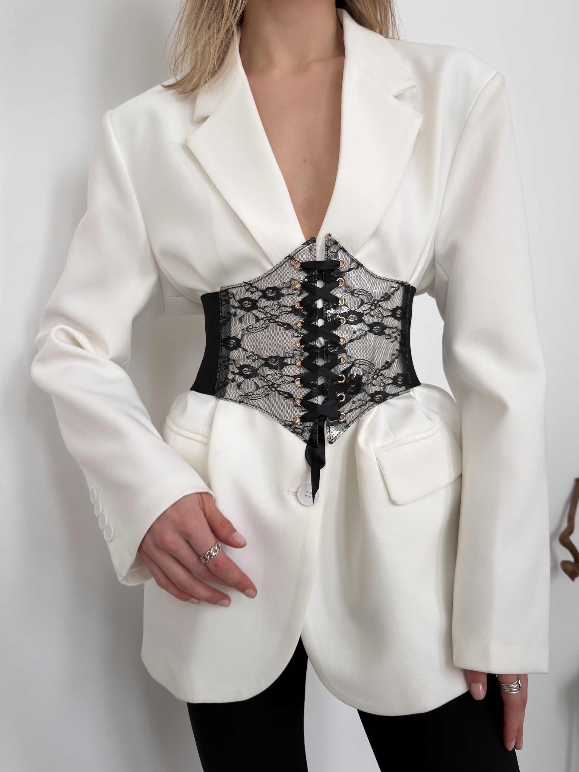 Пояс-корсет с кружевом