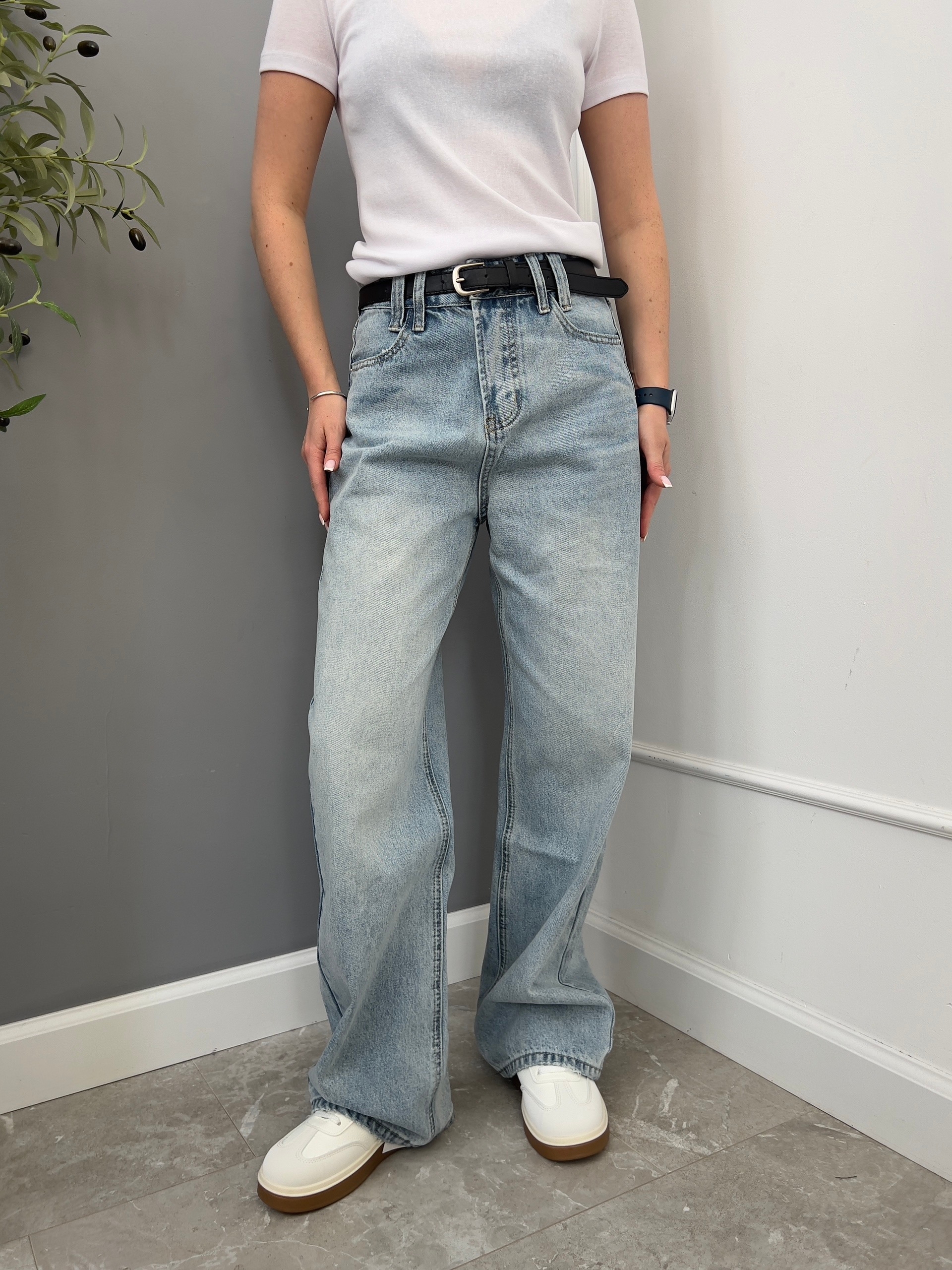 Джинсы A390 прямые с ремнем