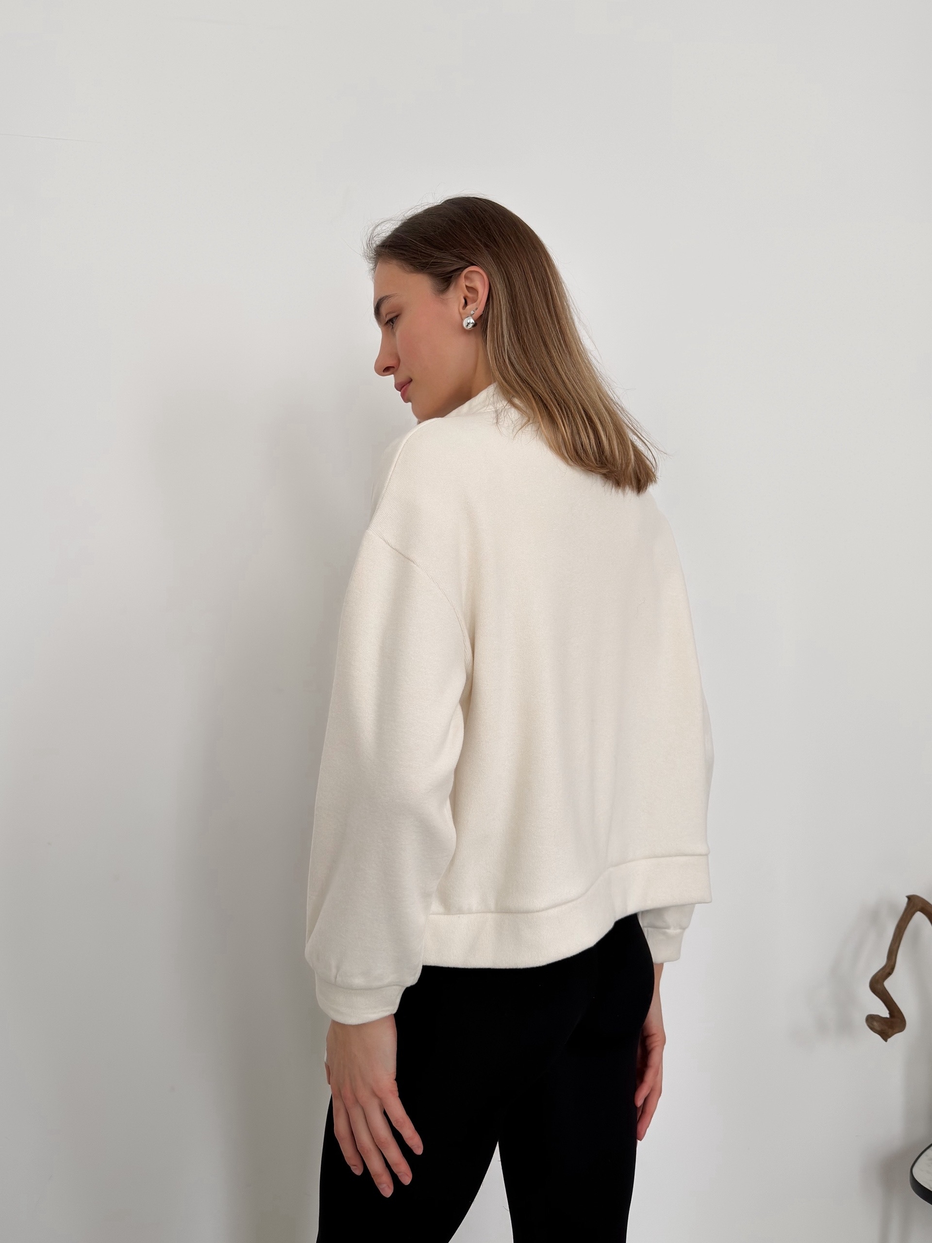 Свитшот Salted Cream 1618 завязки на вороте