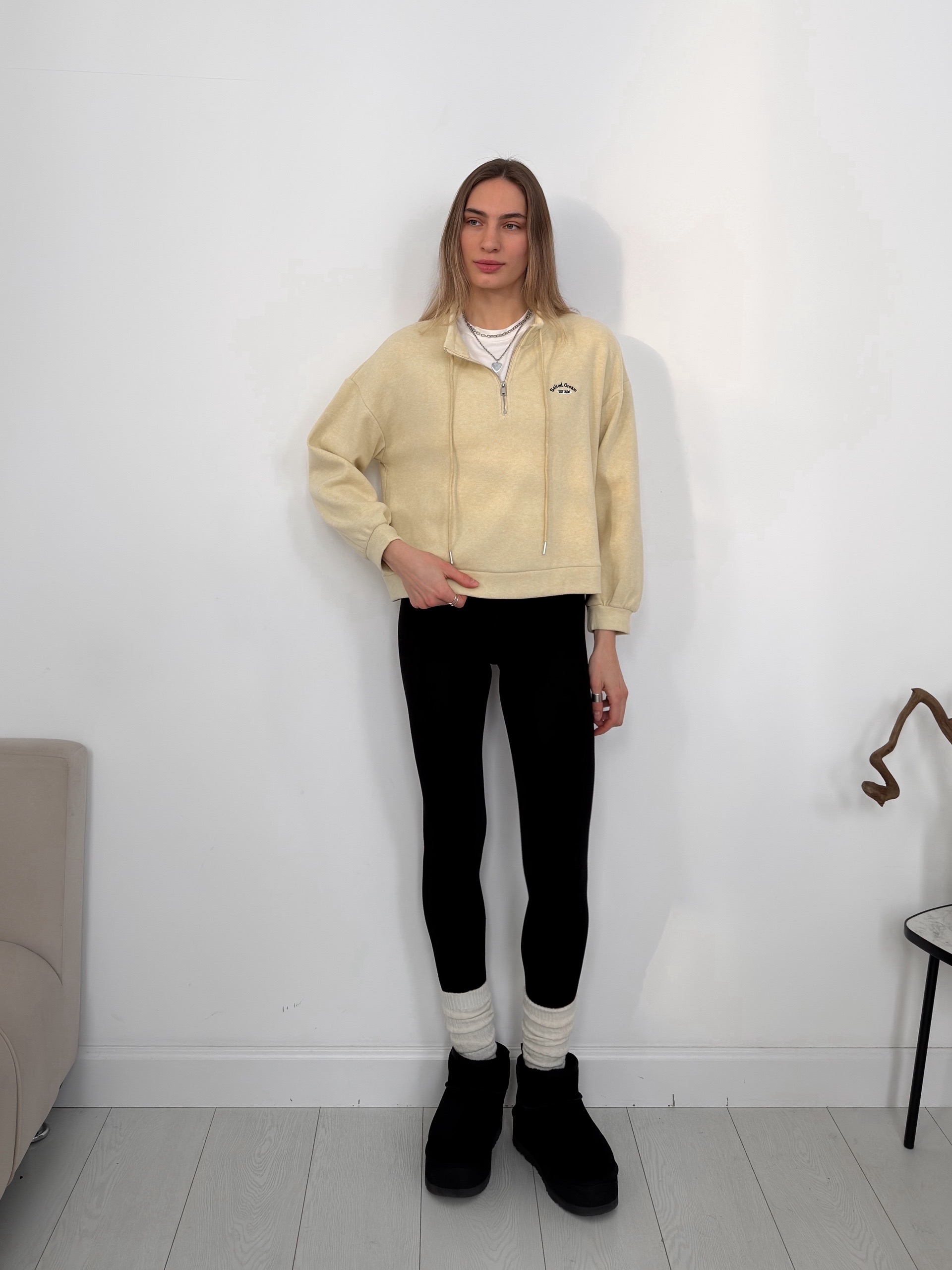 Свитшот Salted Cream 1618 завязки на вороте