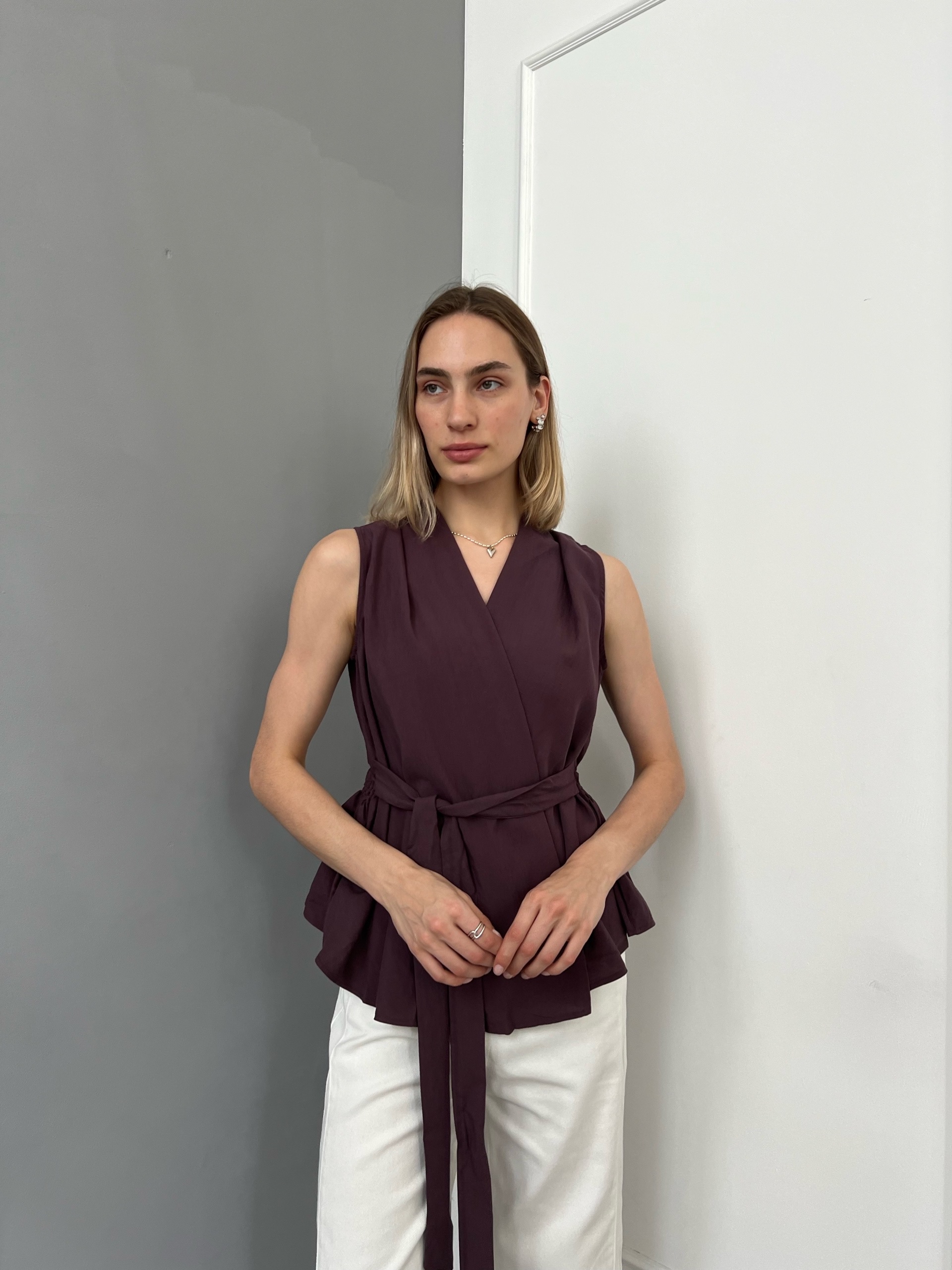 Блуза HY studio на запах без рукавов
