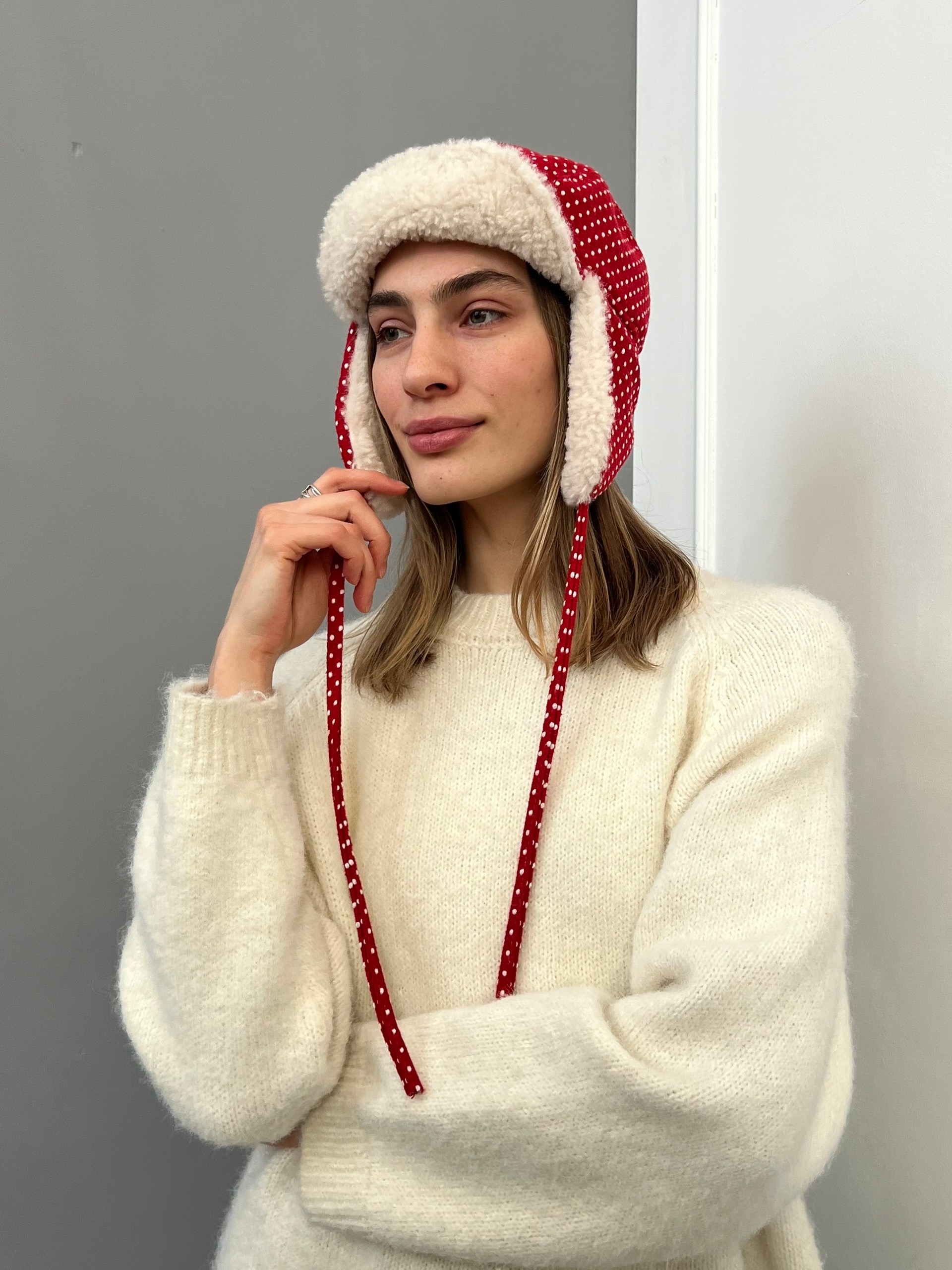 шапка ушанка в горошек на завязках