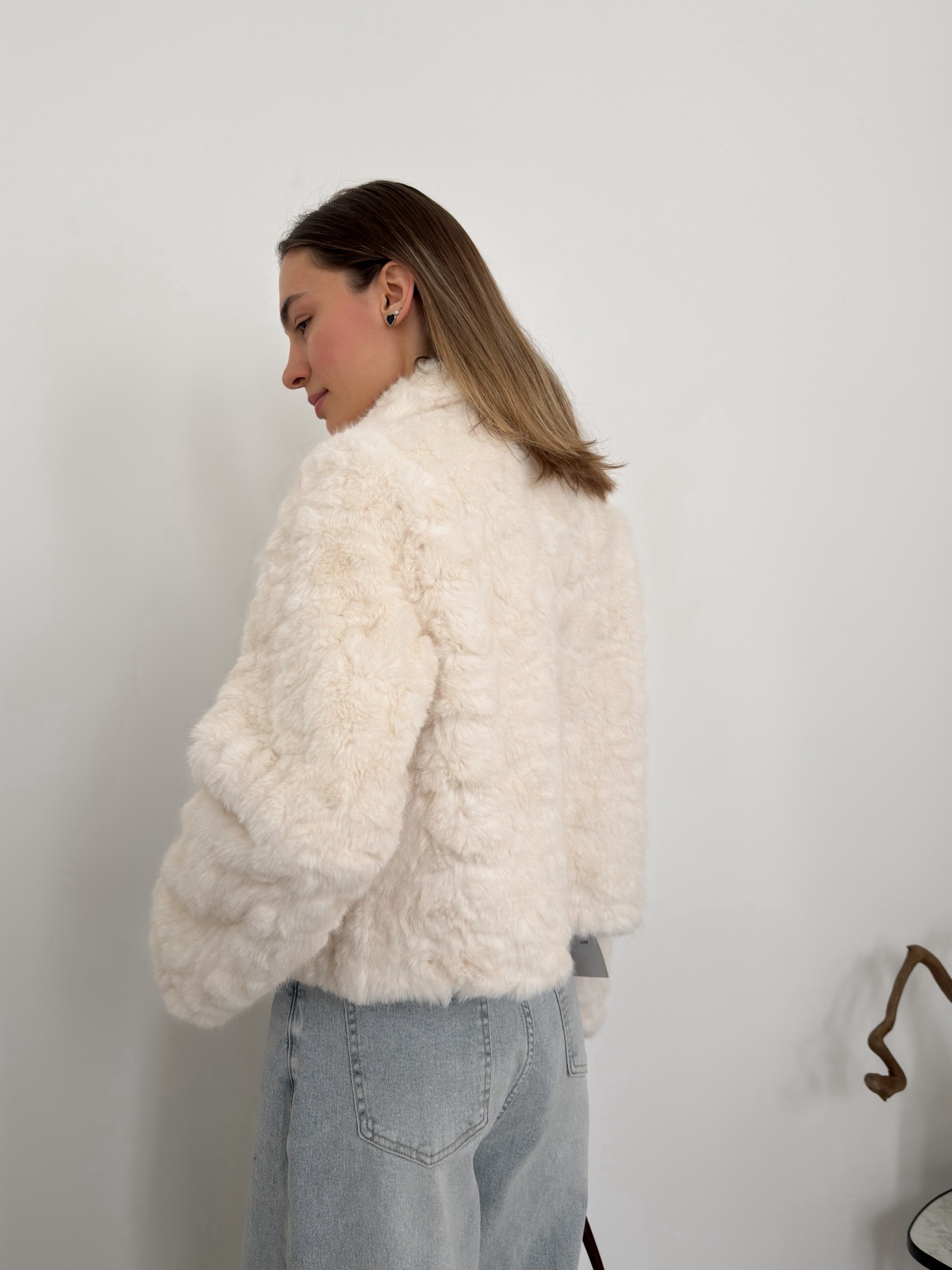 шубка Morethan 1230 короткая большие пуговки