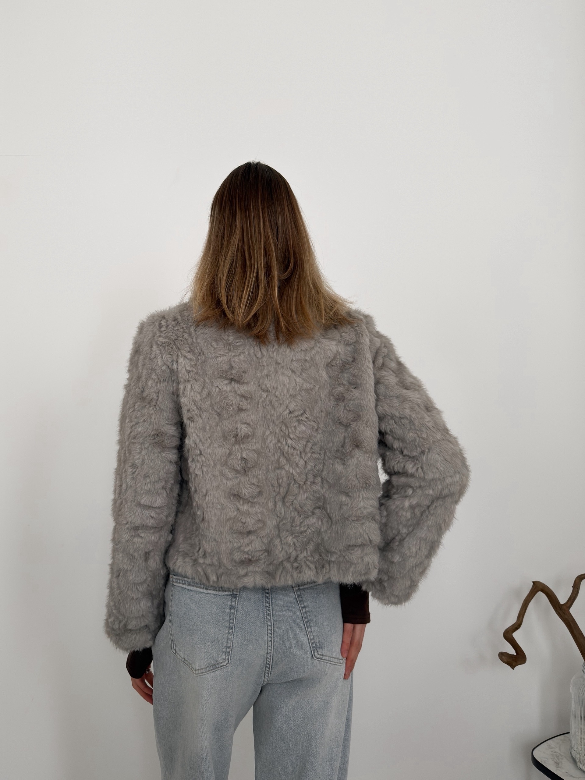 шубка Morethan 1230 короткая большие пуговки