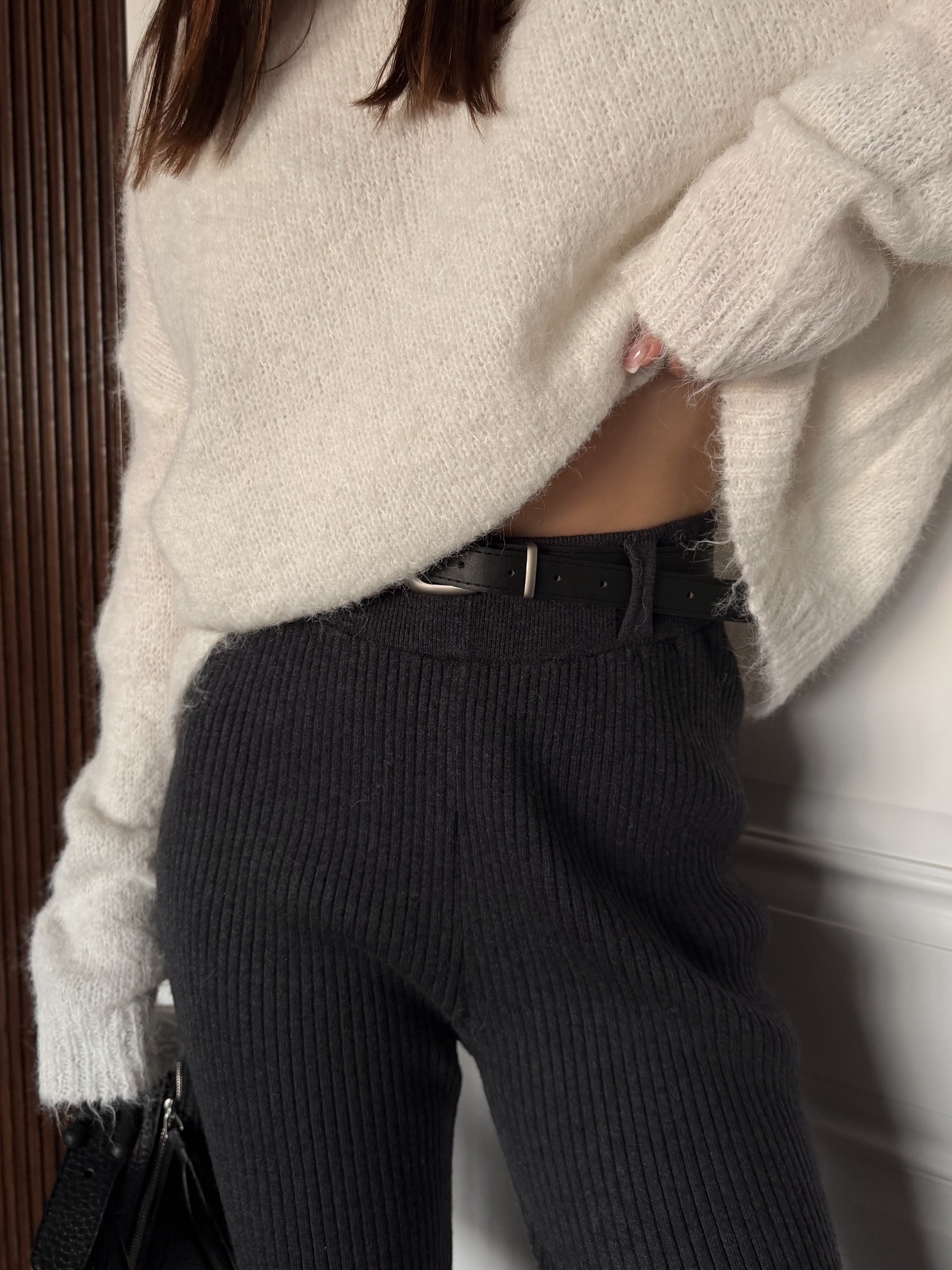 Брюки клеш U с ремнем в рубчик