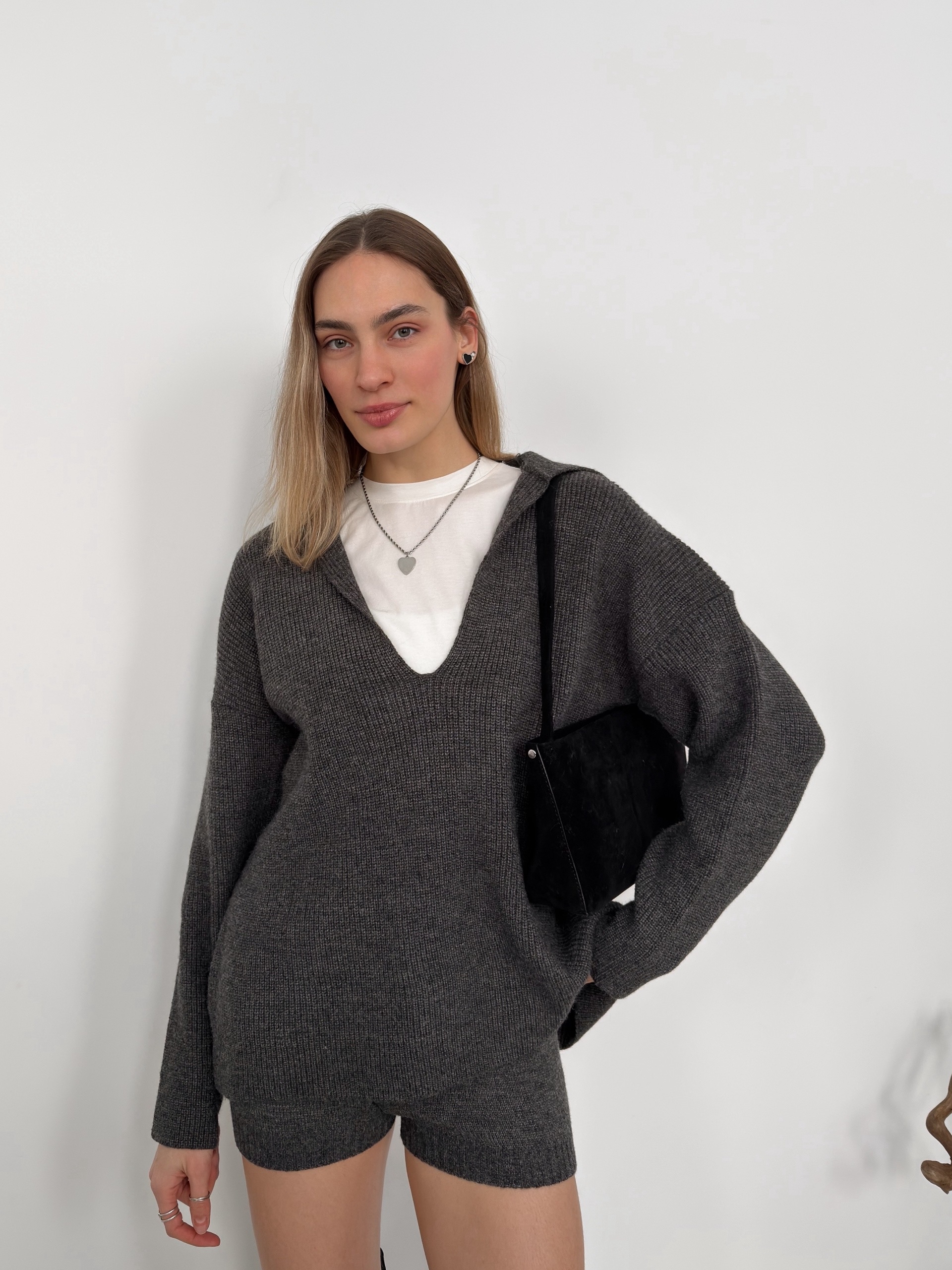 Костюм Y25017 джемпер V вырез+шорты