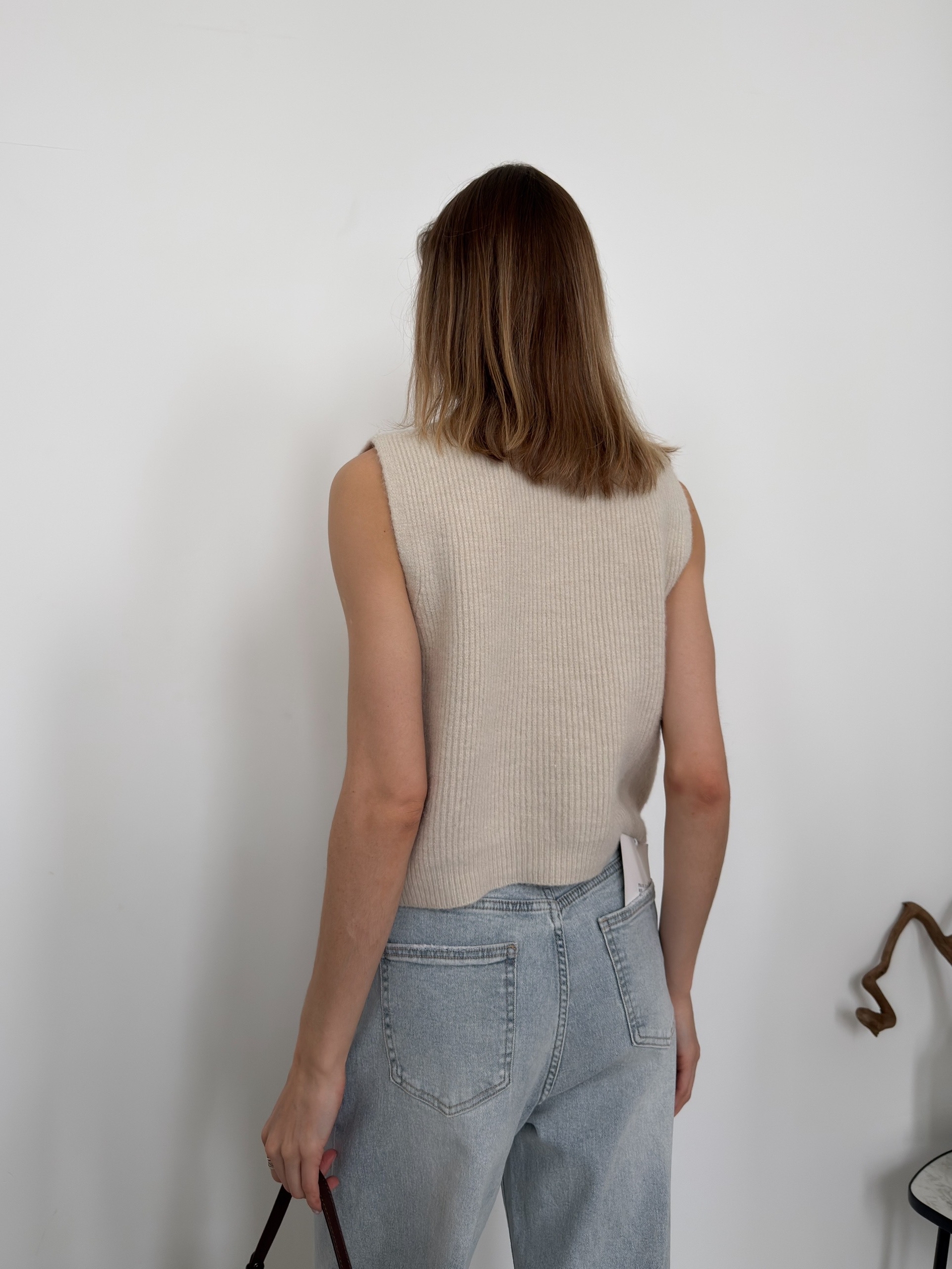 Жилетка вязаная на пуговках