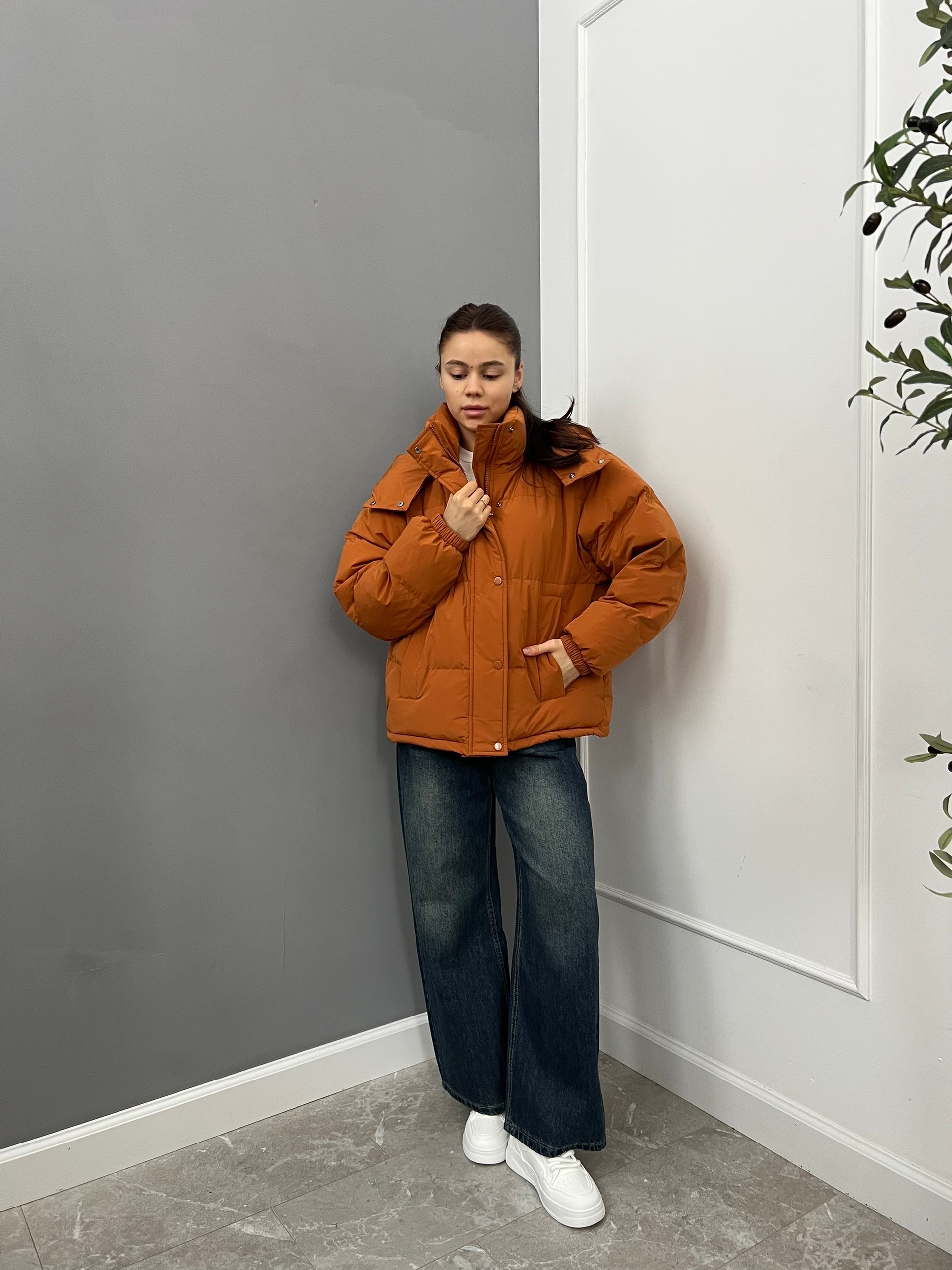 Куртка W 5939 короткая с капюшоном