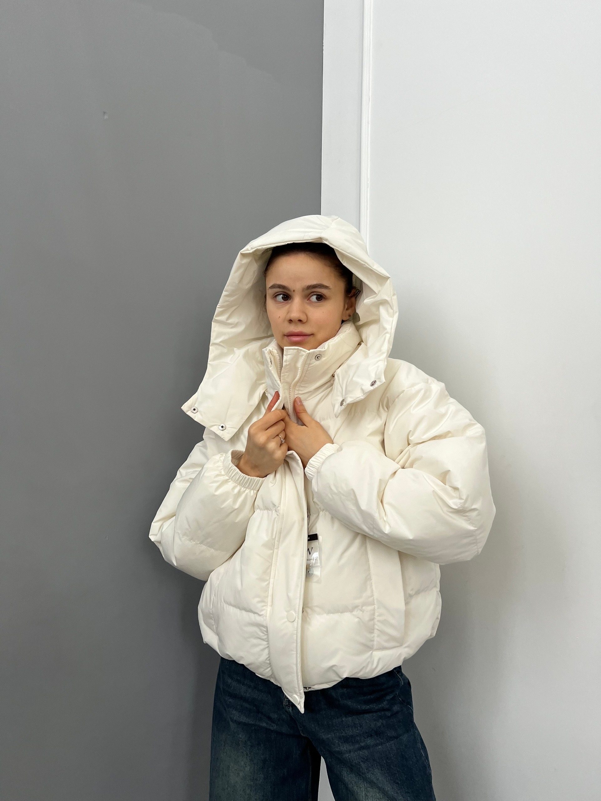 Куртка W 5939 короткая с капюшоном