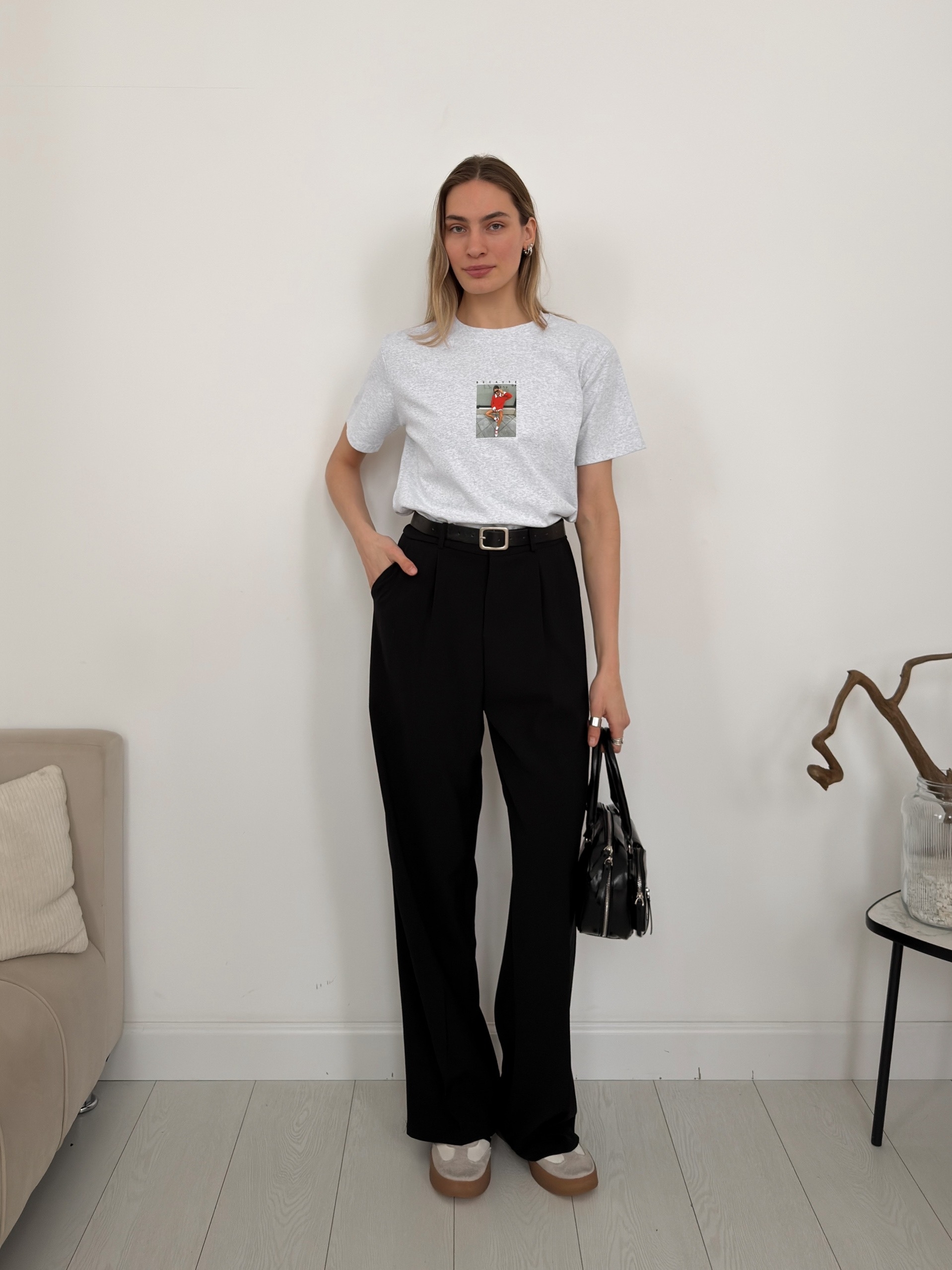 Футболка Korea 8268 Because  девушка