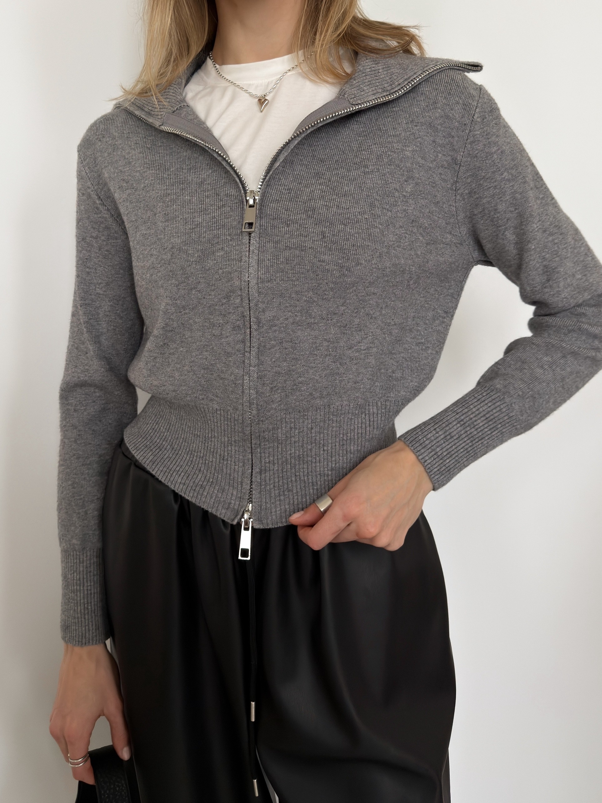 Джемпер на молнии низ рубчик