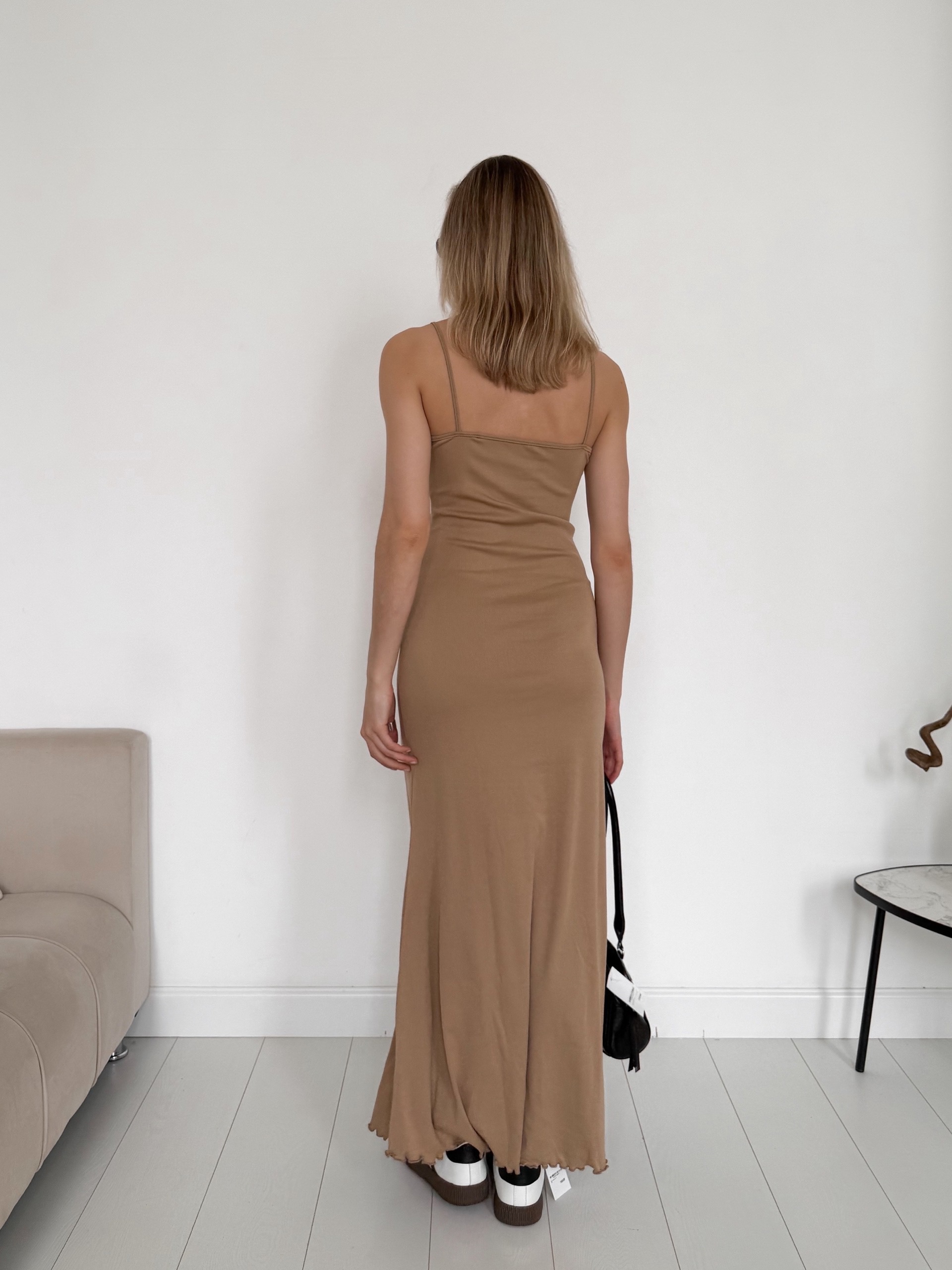 Платье SS 183 трикотаж макси на тонких лямках волнистый край