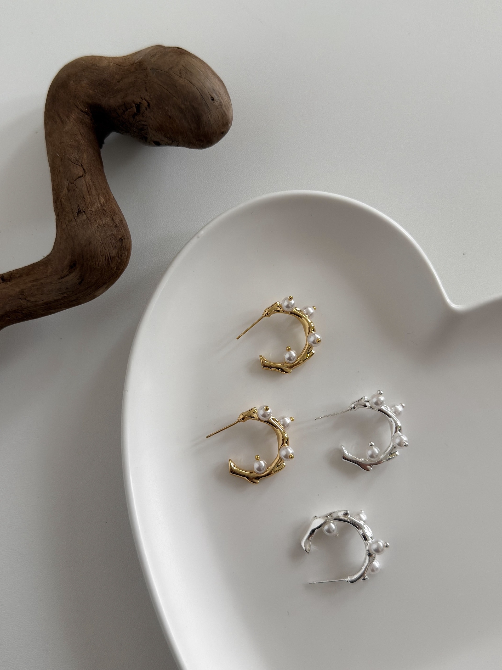 Серьги полукруг жемчуг торчит