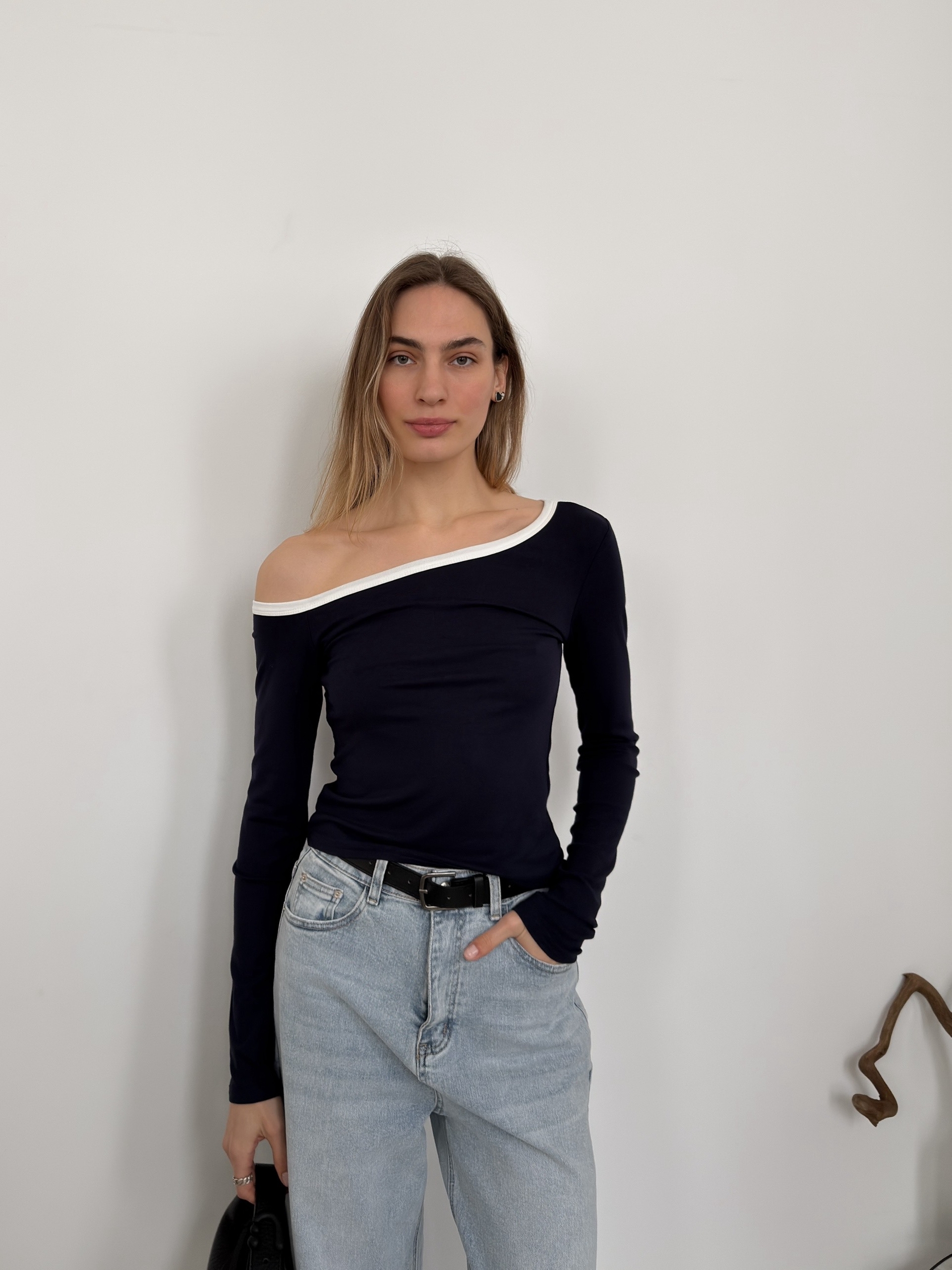 Лонгслив на одно плечо 90120