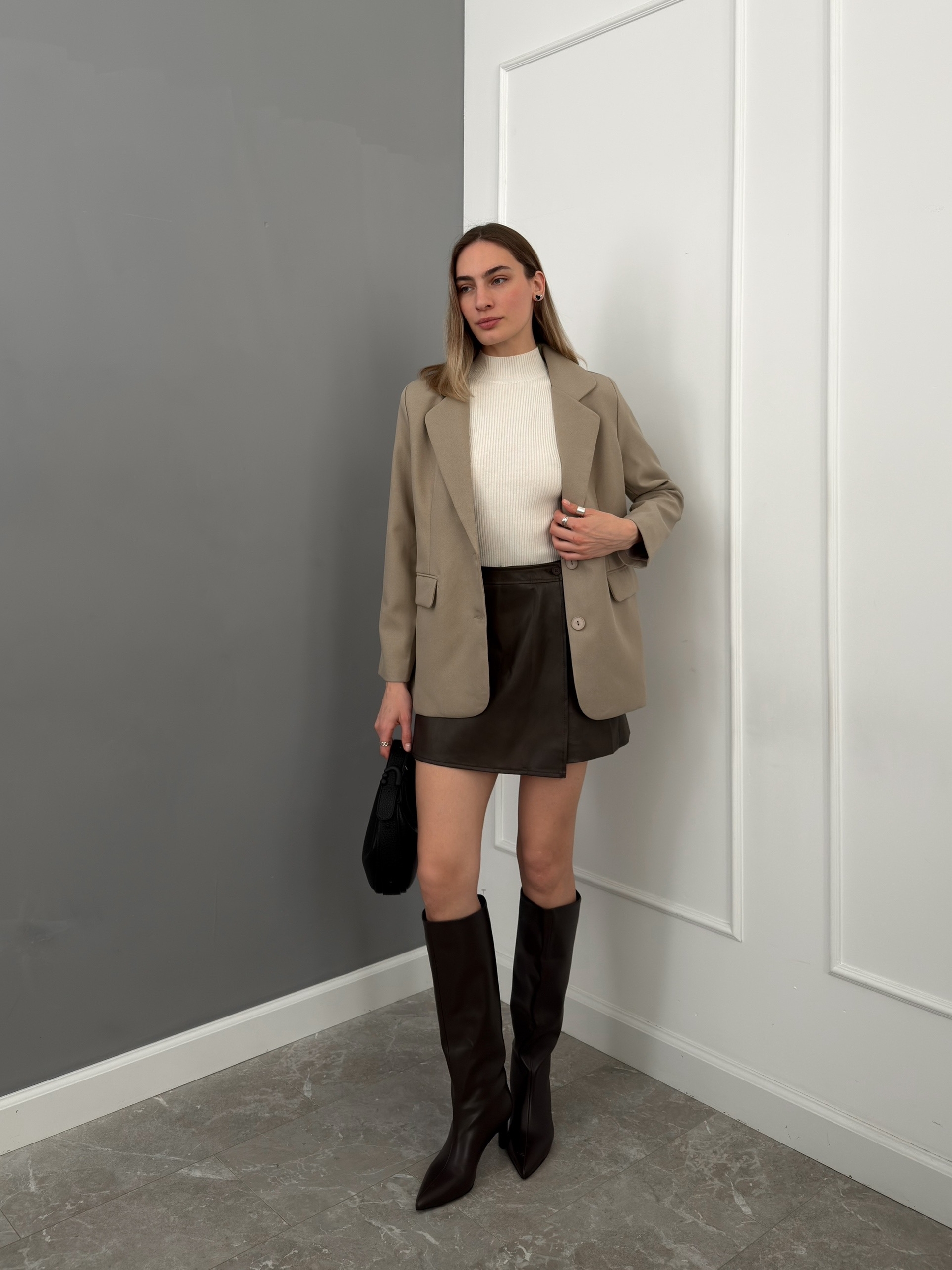 Жакет Amor две пуговицы с карманами