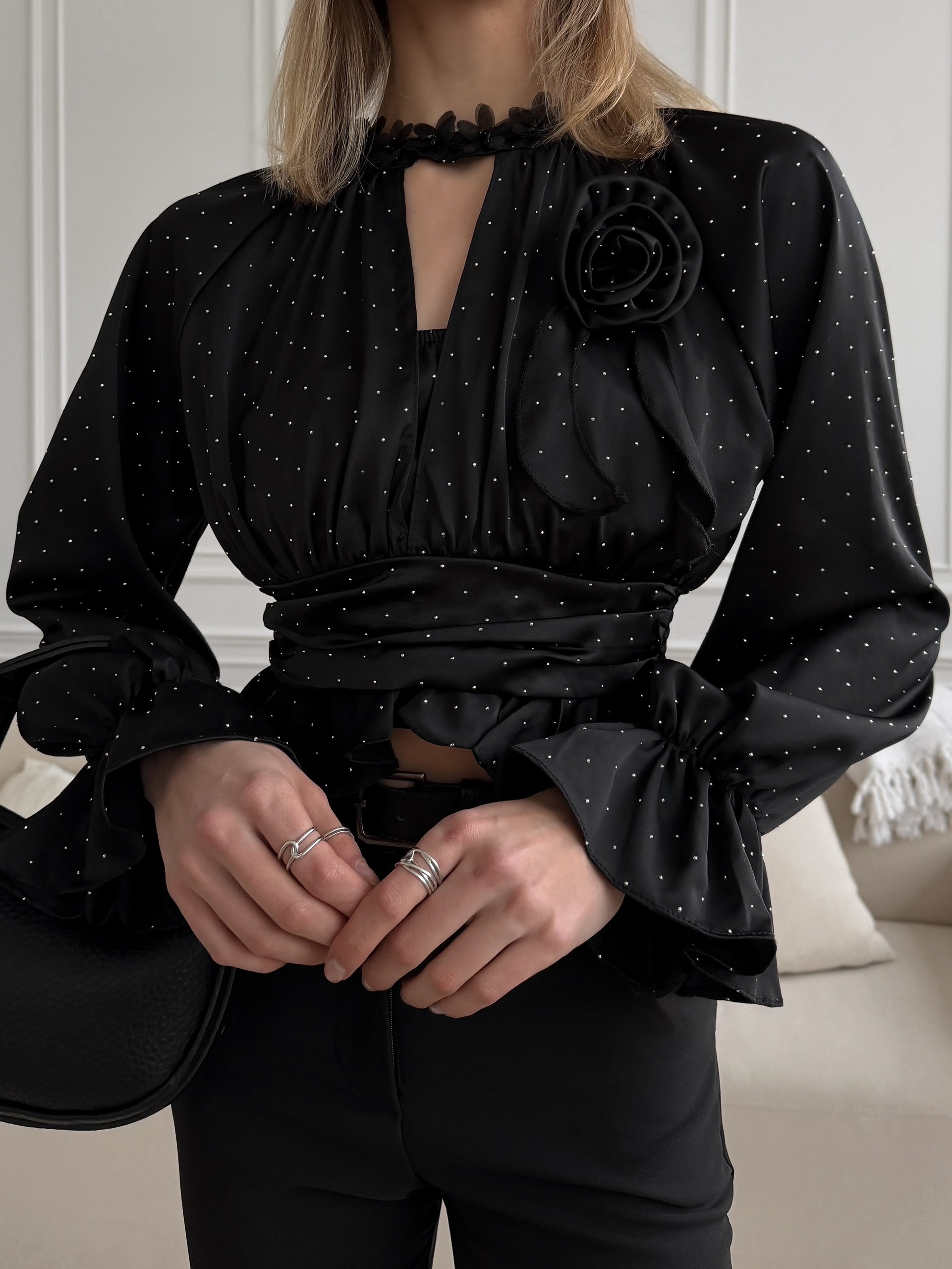 Блуза Fire  стразы+ вырез+брошь