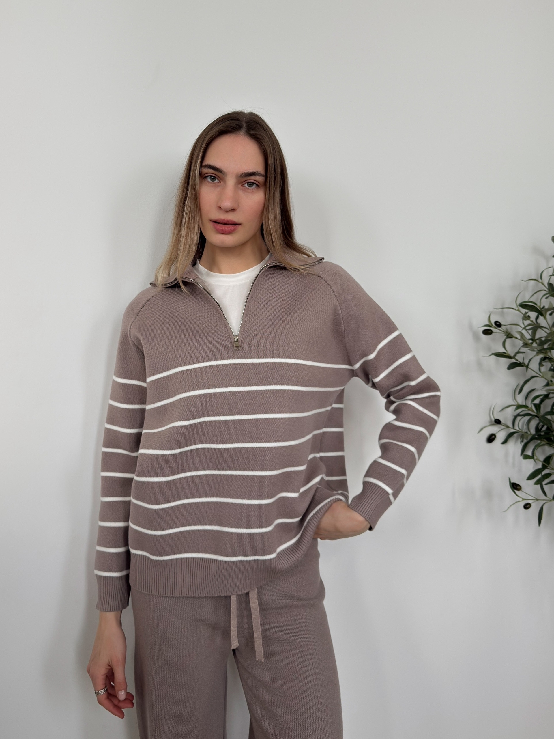 Костюм Korea 716 поло на замке в полоску+брюки