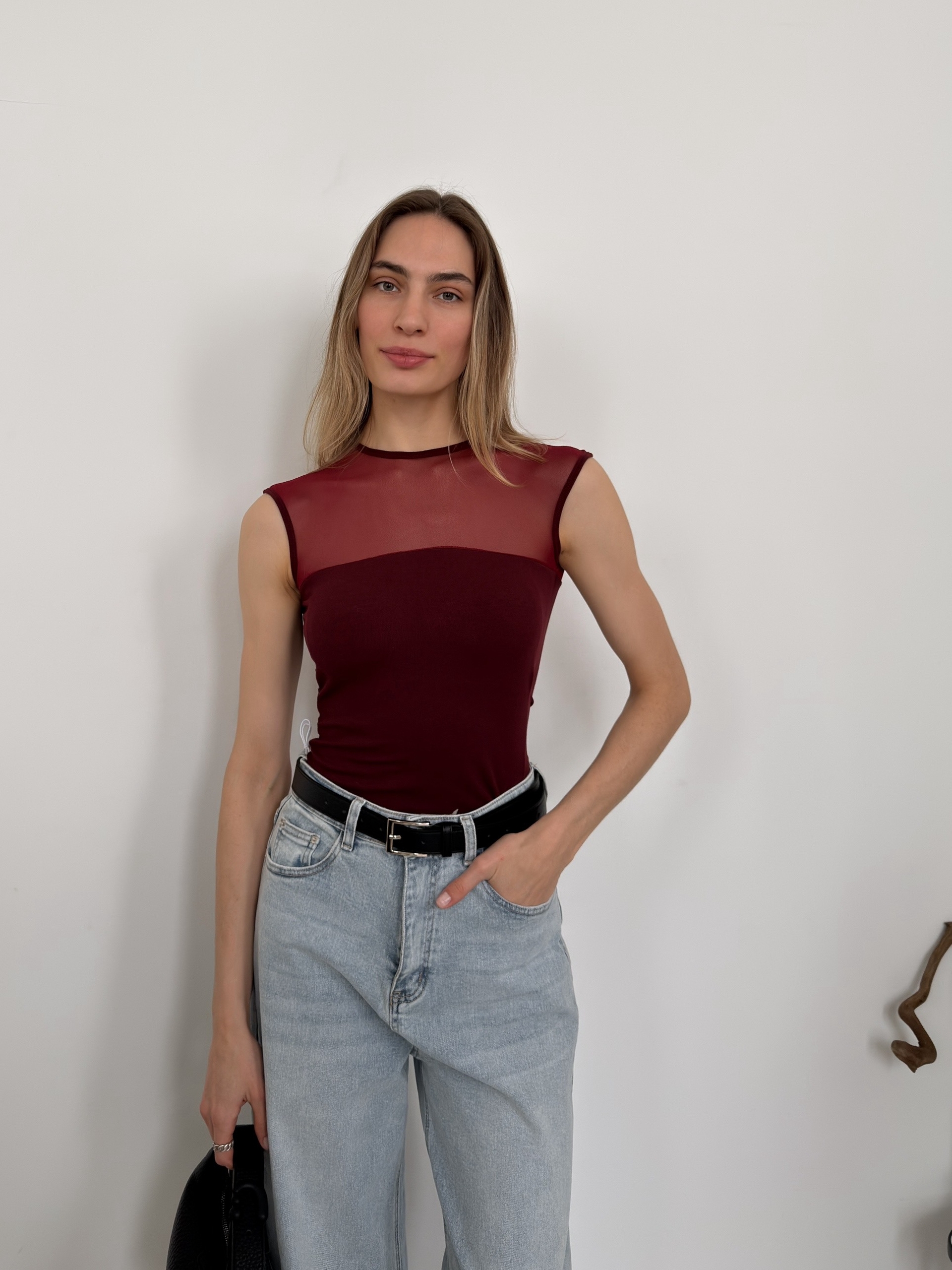 Майка с чашечками с сеткой