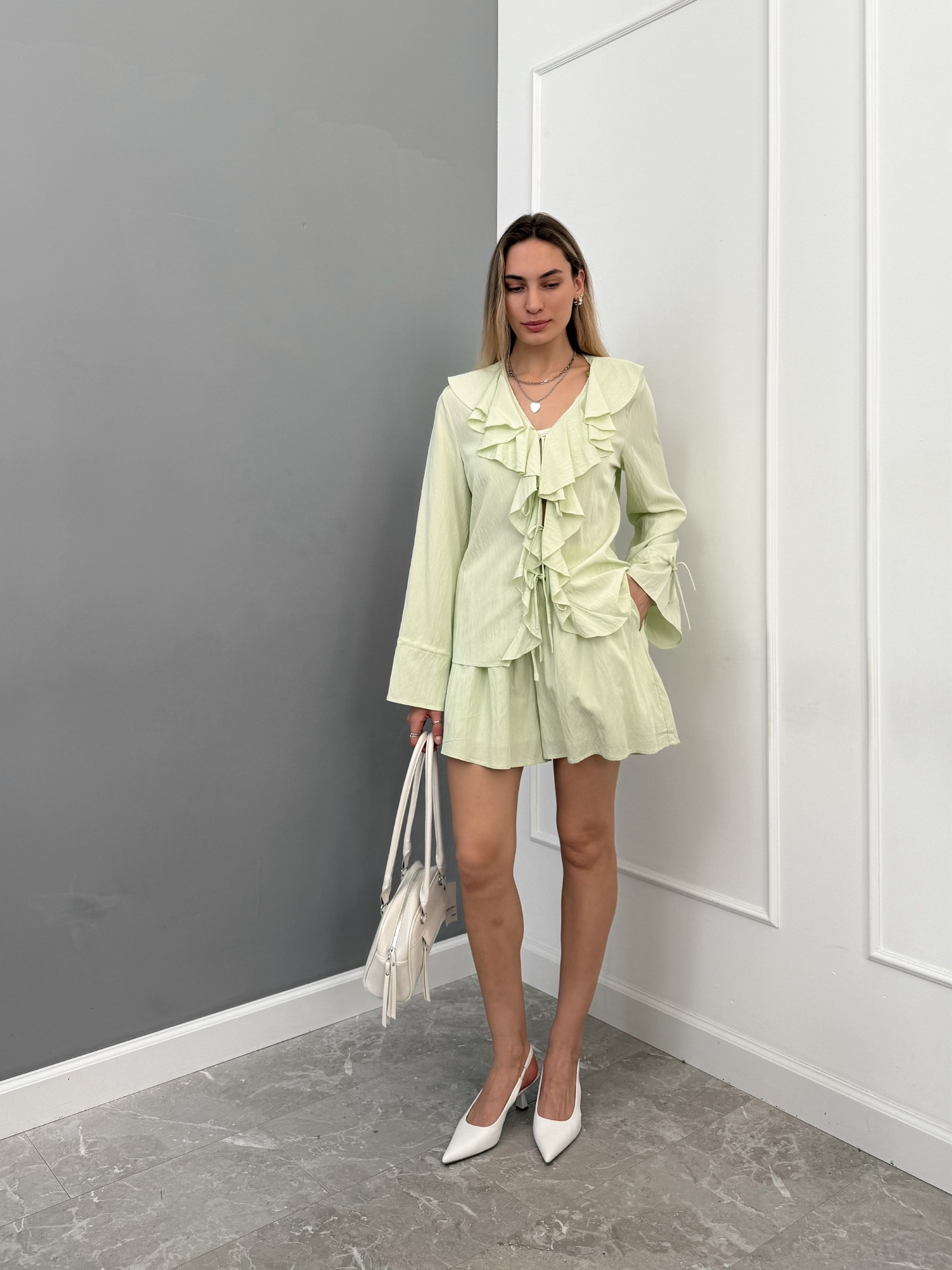 Костюм MoMo 7056 блуза с рюшами+корты легкие