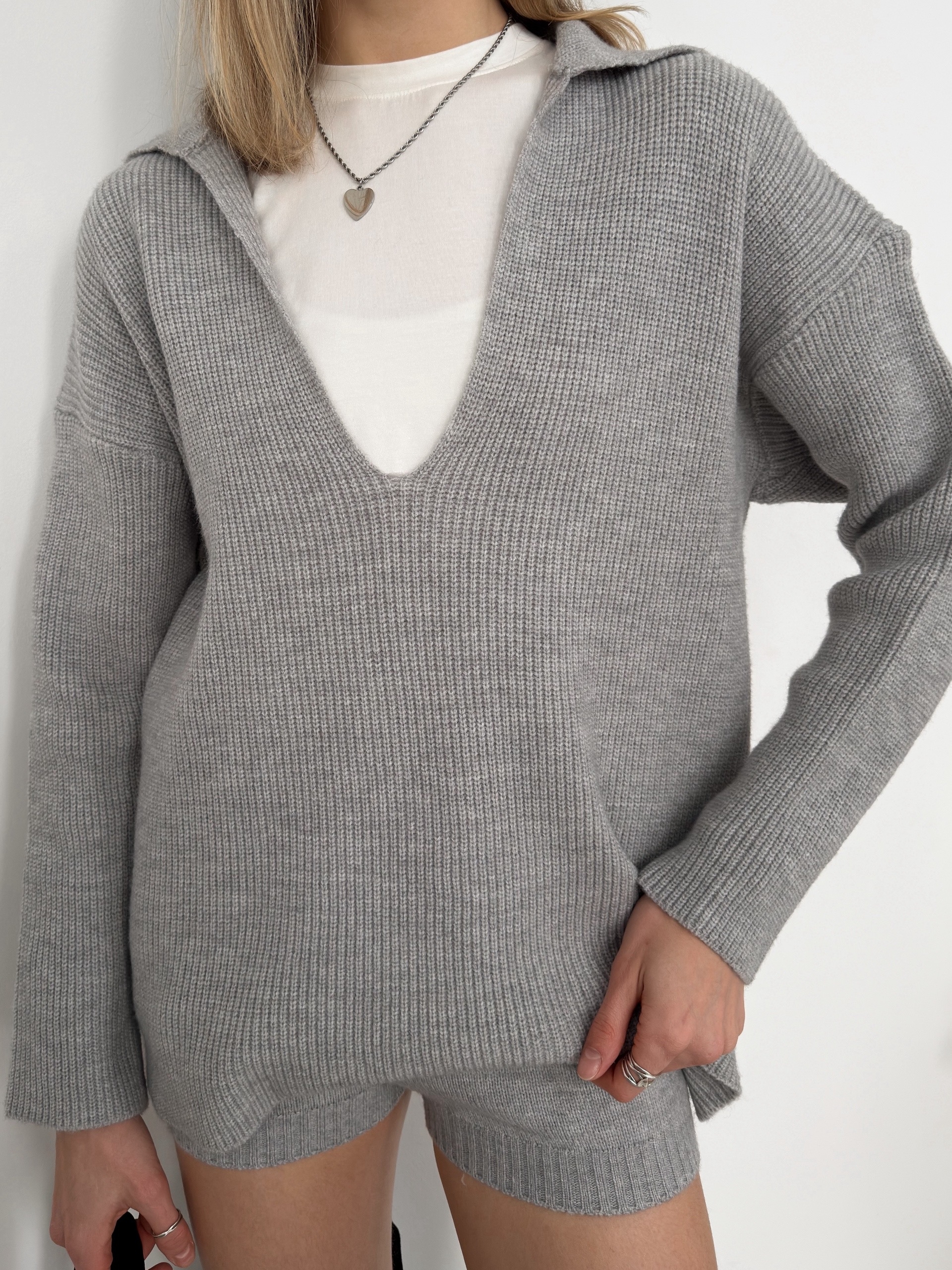 Костюм Y25017 джемпер V вырез+шорты