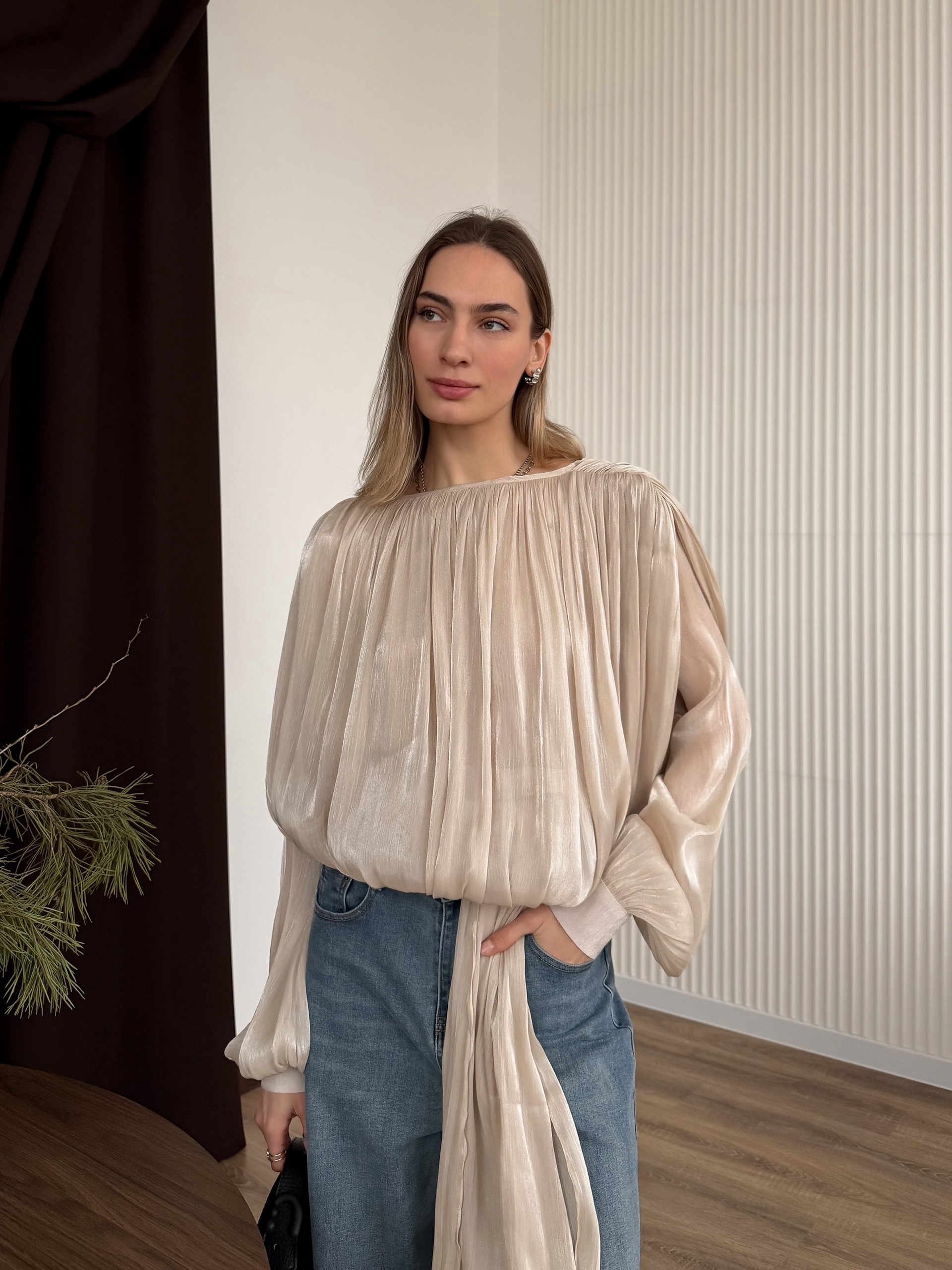 Блуза 2562 резинка снизу шлейф