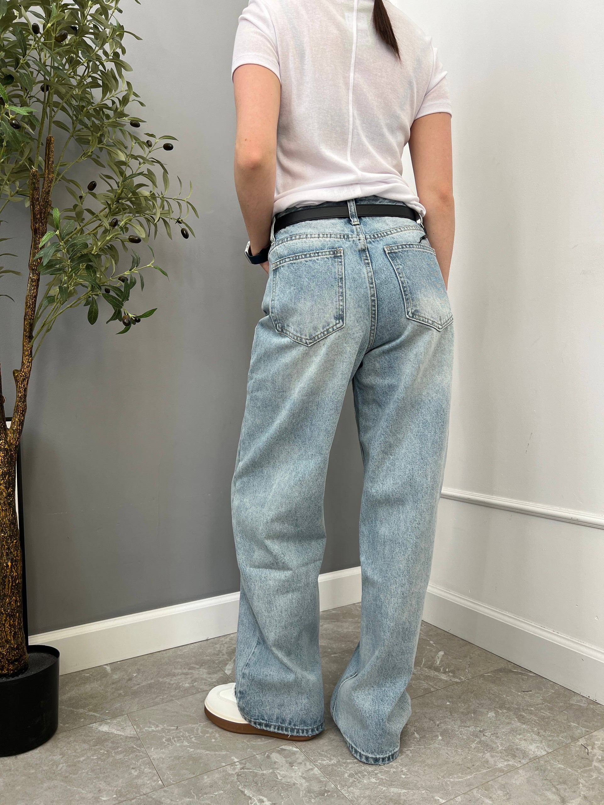 Джинсы A390 прямые с ремнем