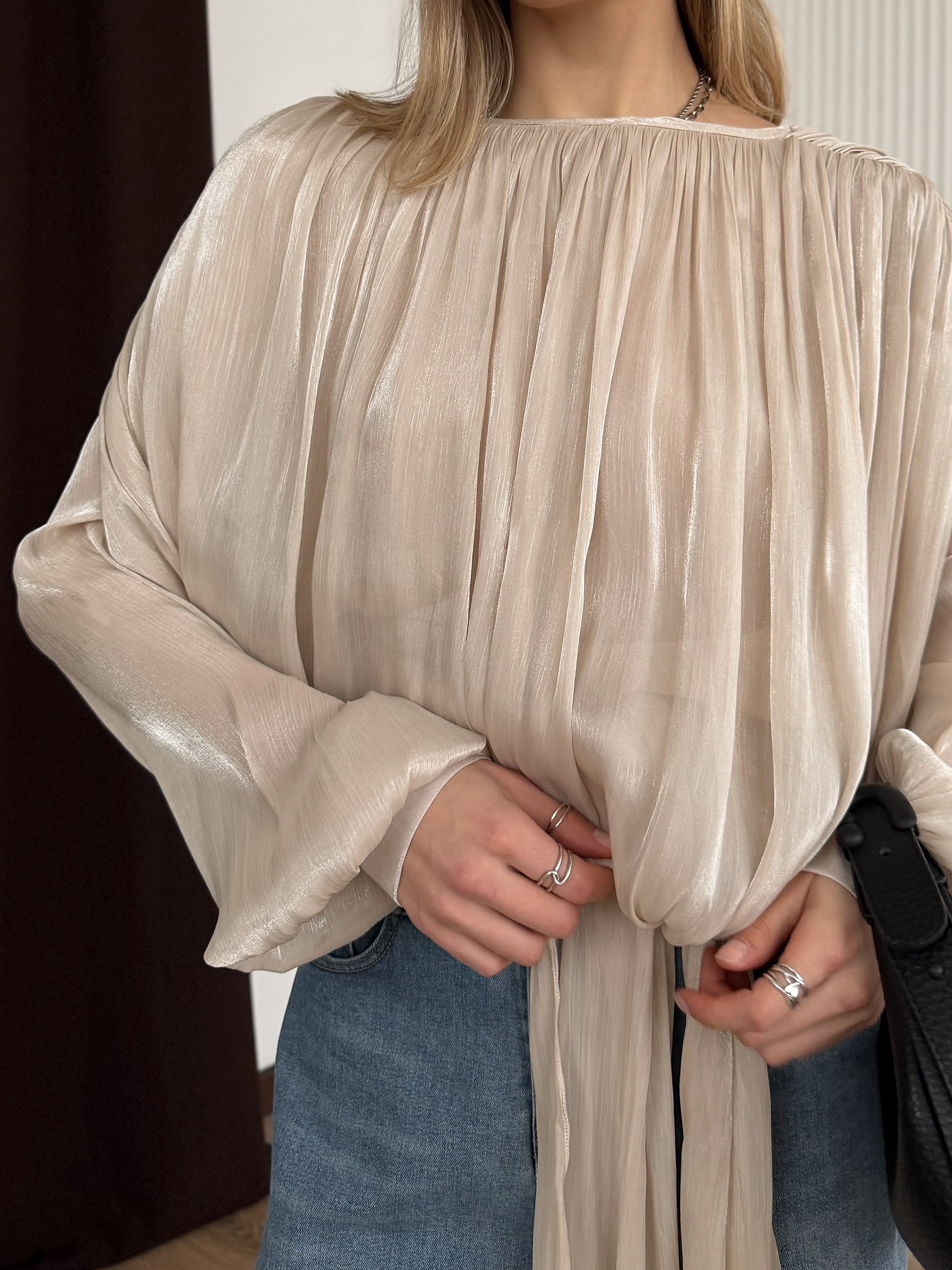 Блуза 2562 резинка снизу шлейф