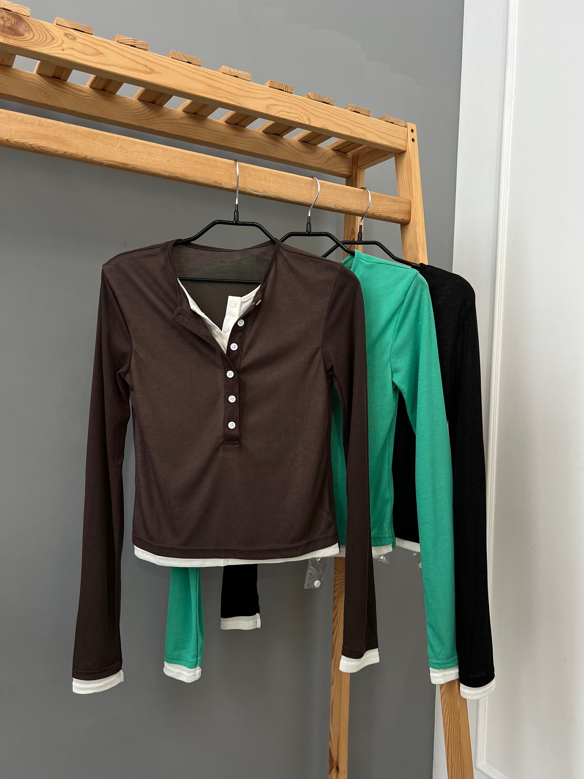 Кофточка W 7068 на пуговках двухцветная