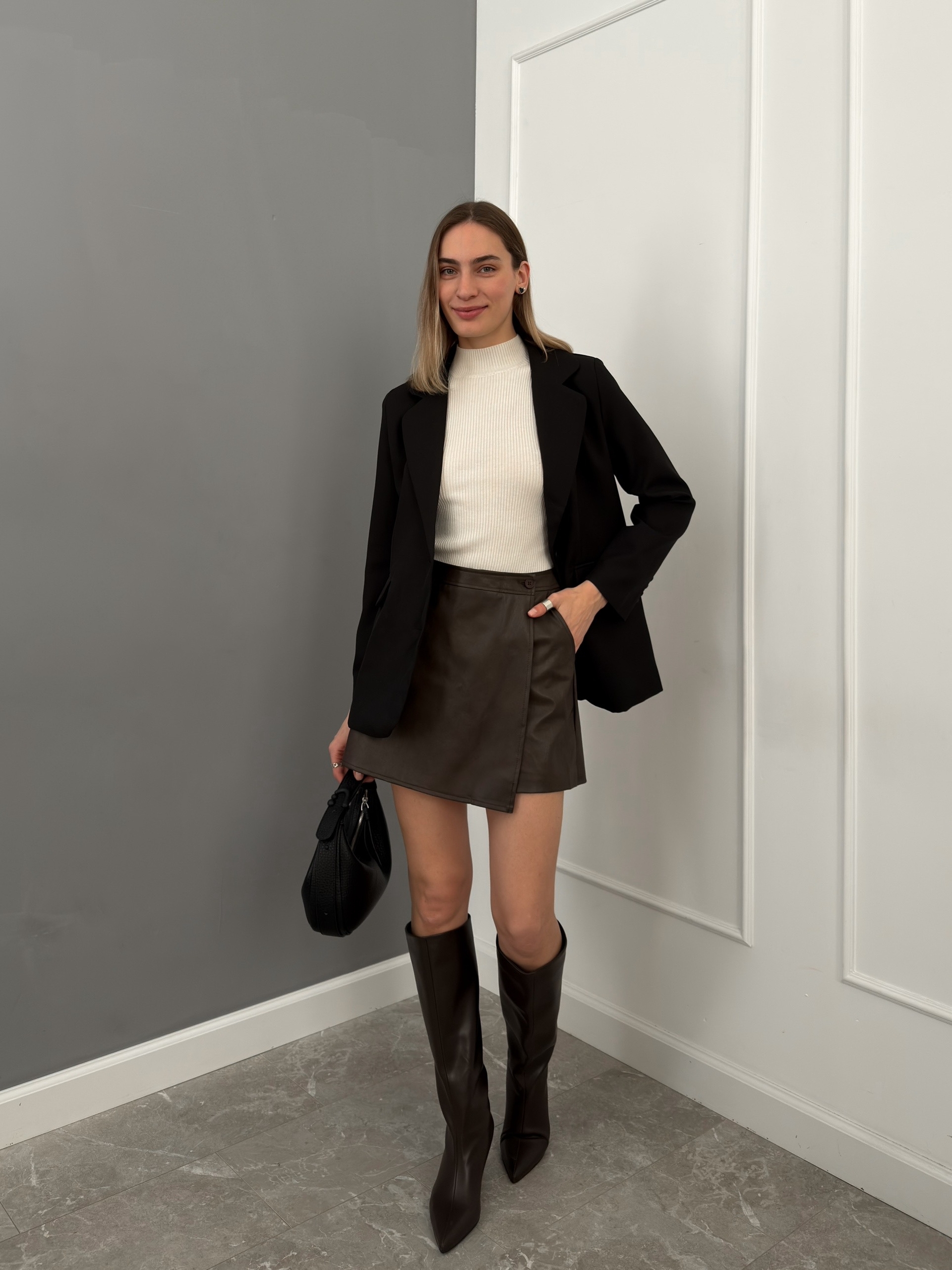 Жакет Amor две пуговицы с карманами