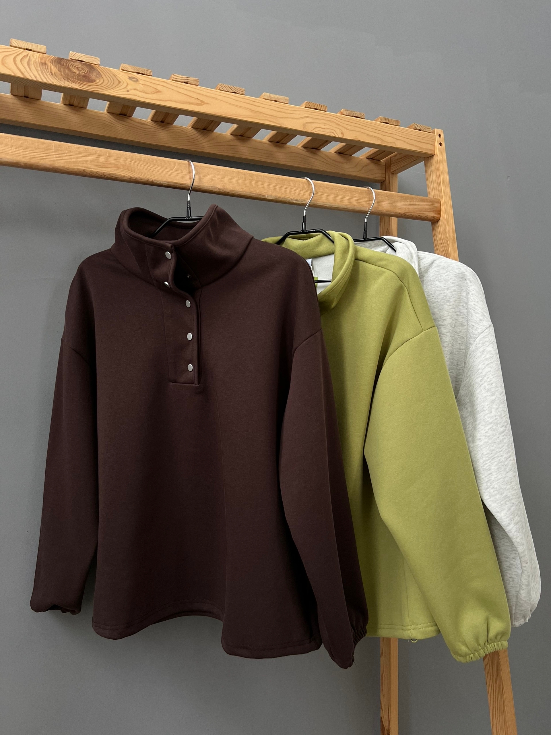 Свитшот W 9302 на заклепках