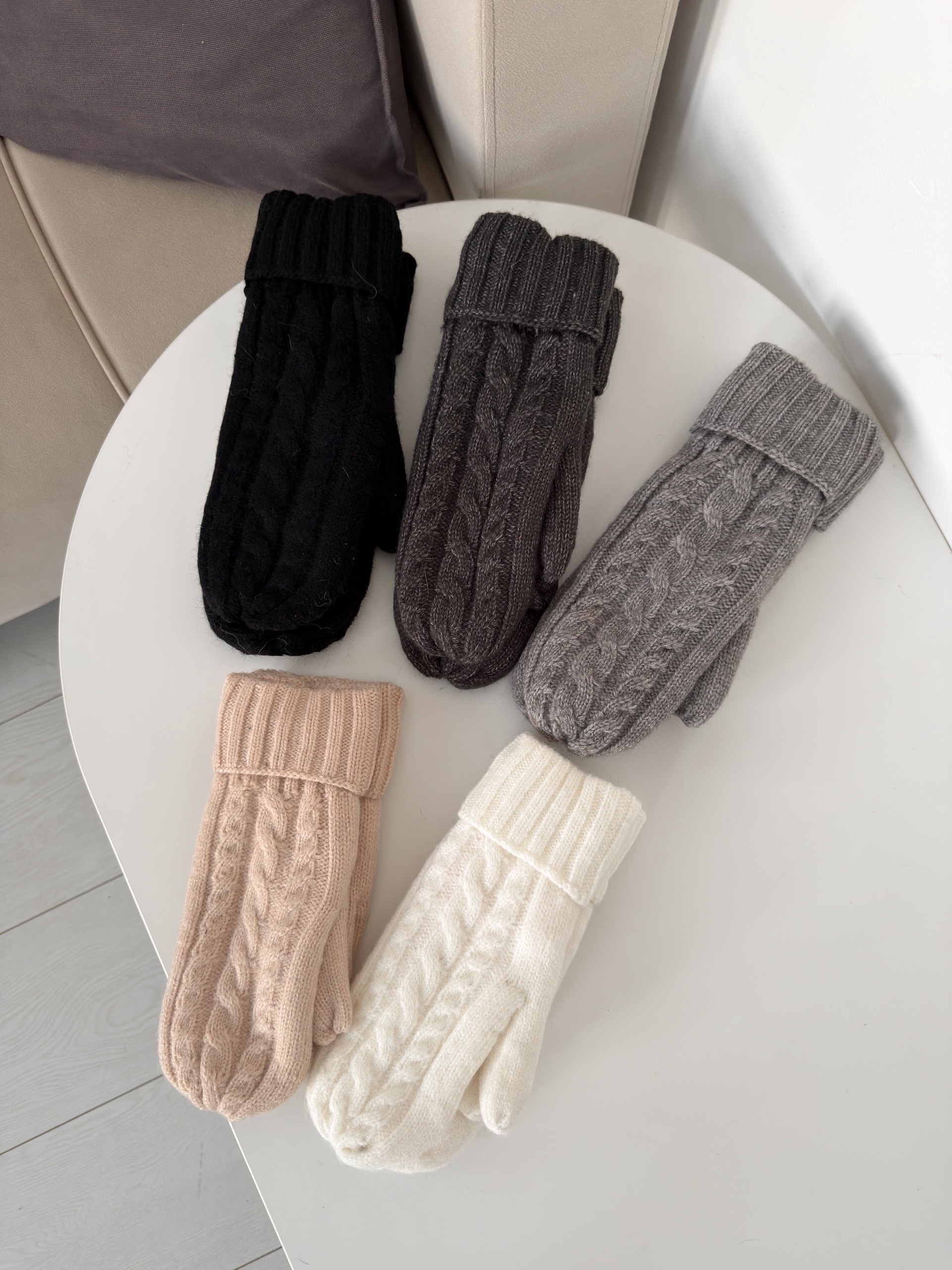 Варежки Клен 331  узор косичка