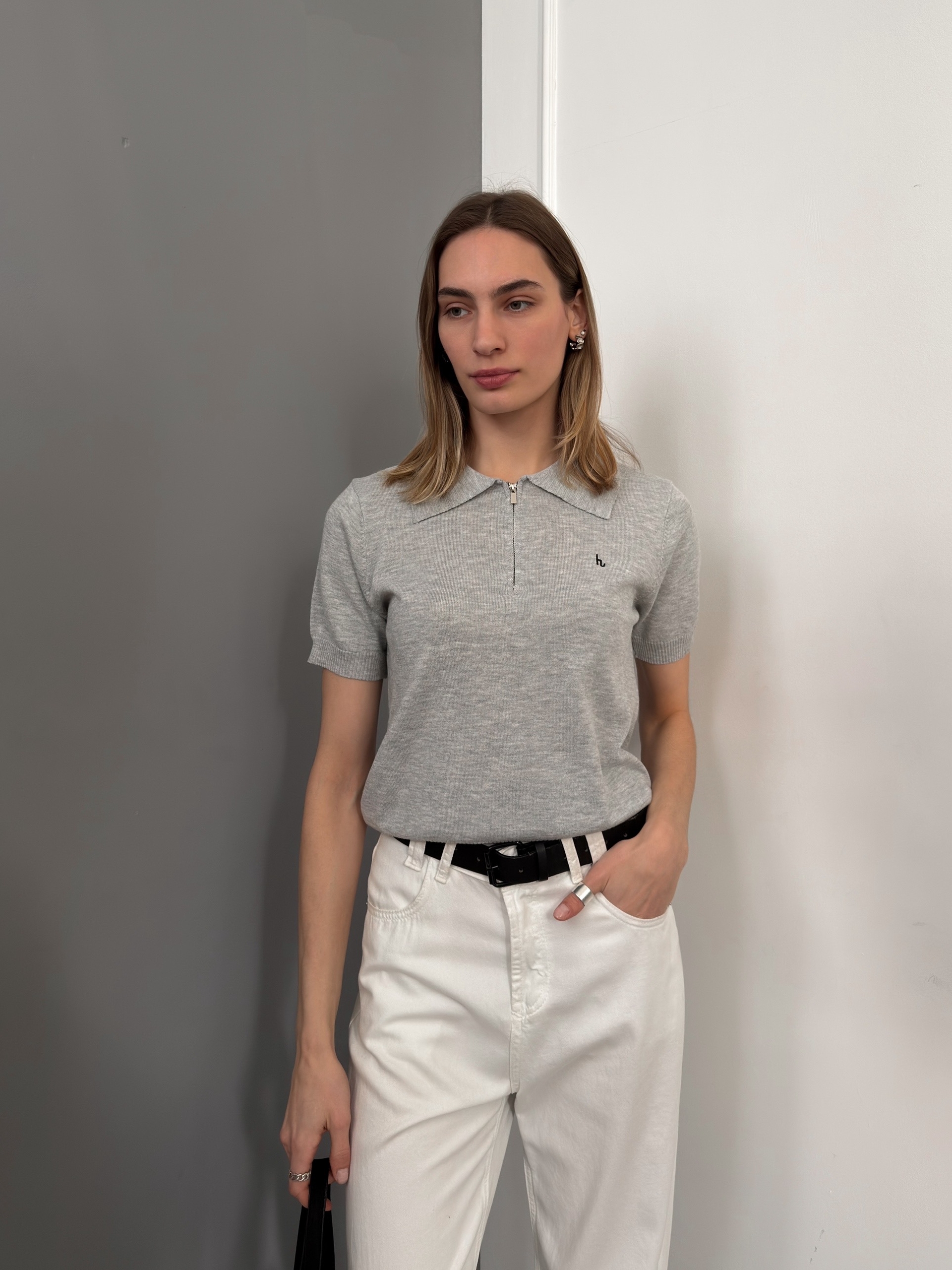 Поло трикотаж на замке буква h